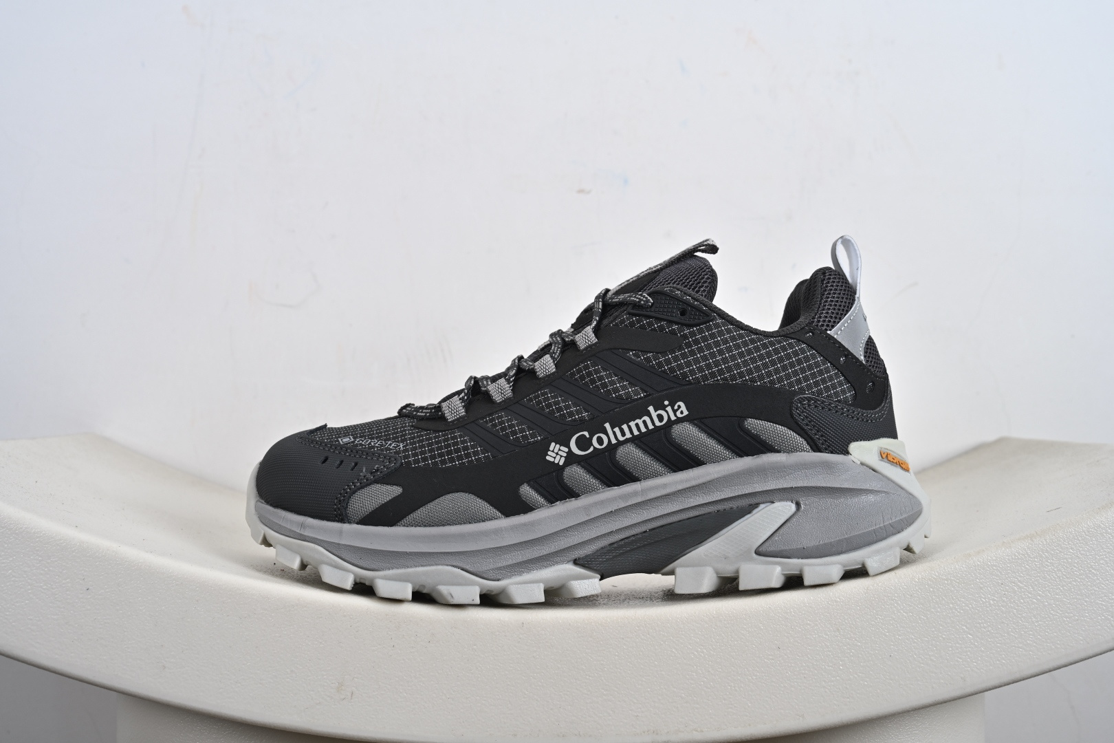 240 Columbia 哥伦比亚户外登山鞋休闲鞋户外越野徒步鞋