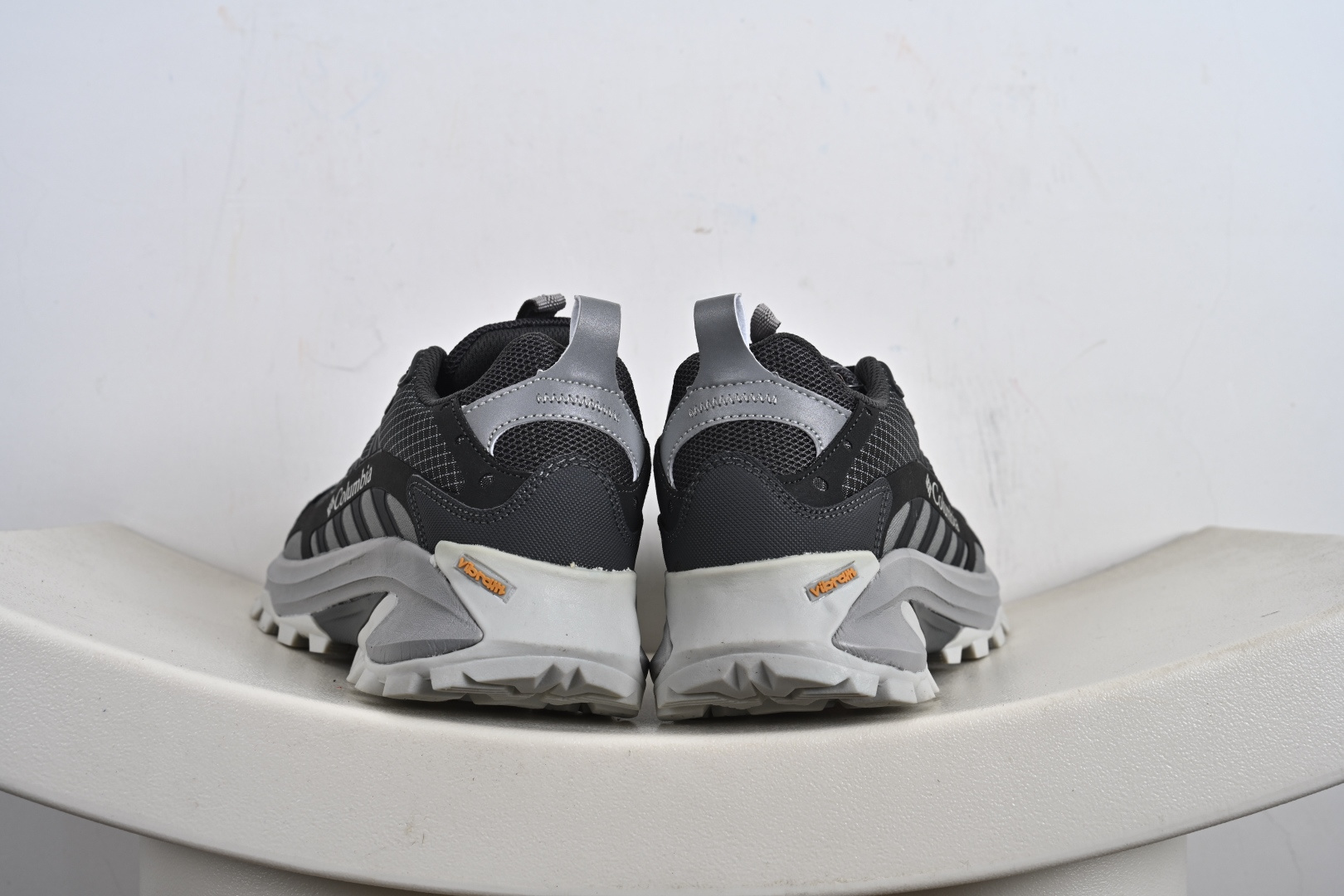 240 Columbia 哥伦比亚户外登山鞋休闲鞋户外越野徒步鞋