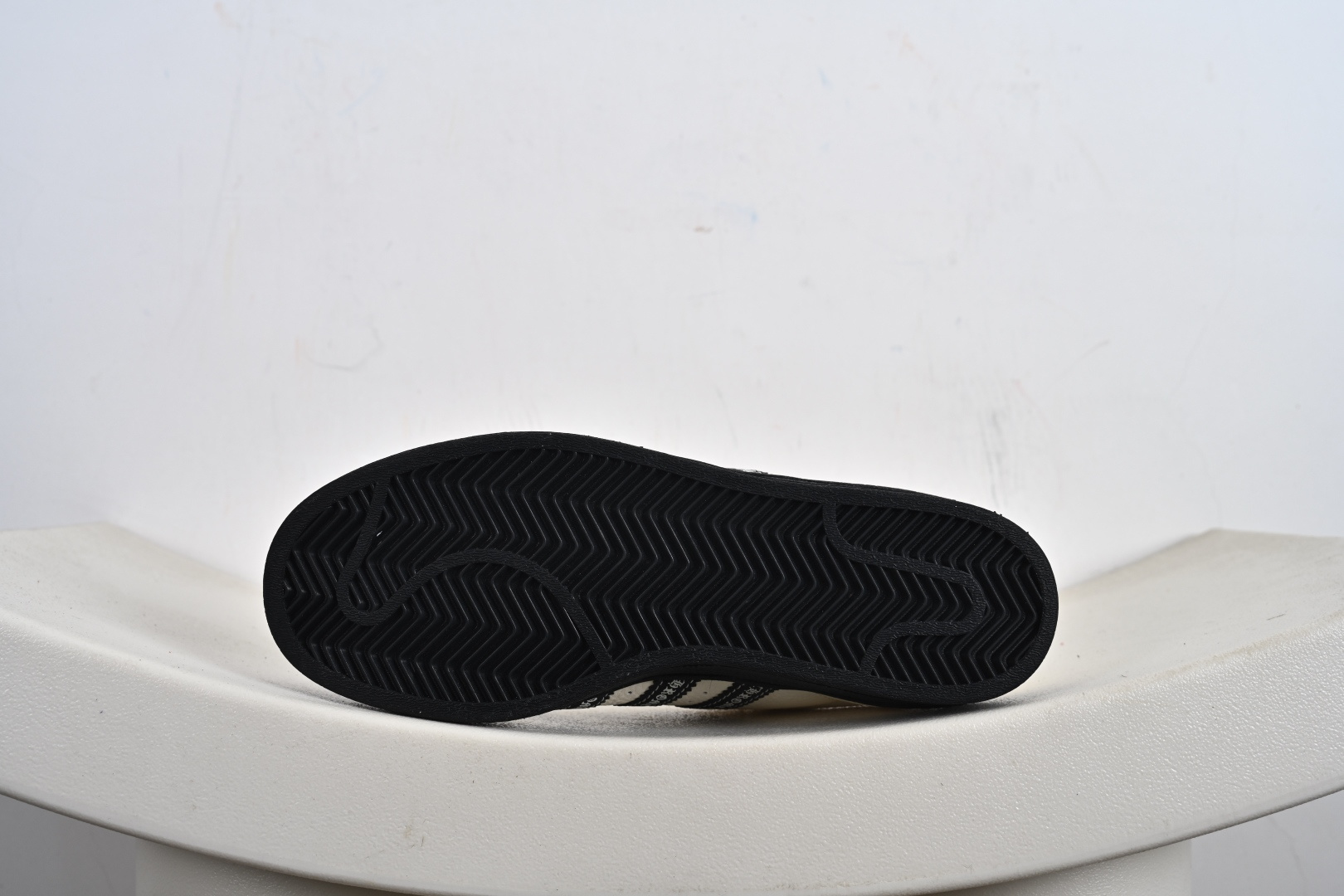 220 高端定制adidas Superstar “克罗心联名- 白黑”延续经典贝壳头 DS0025