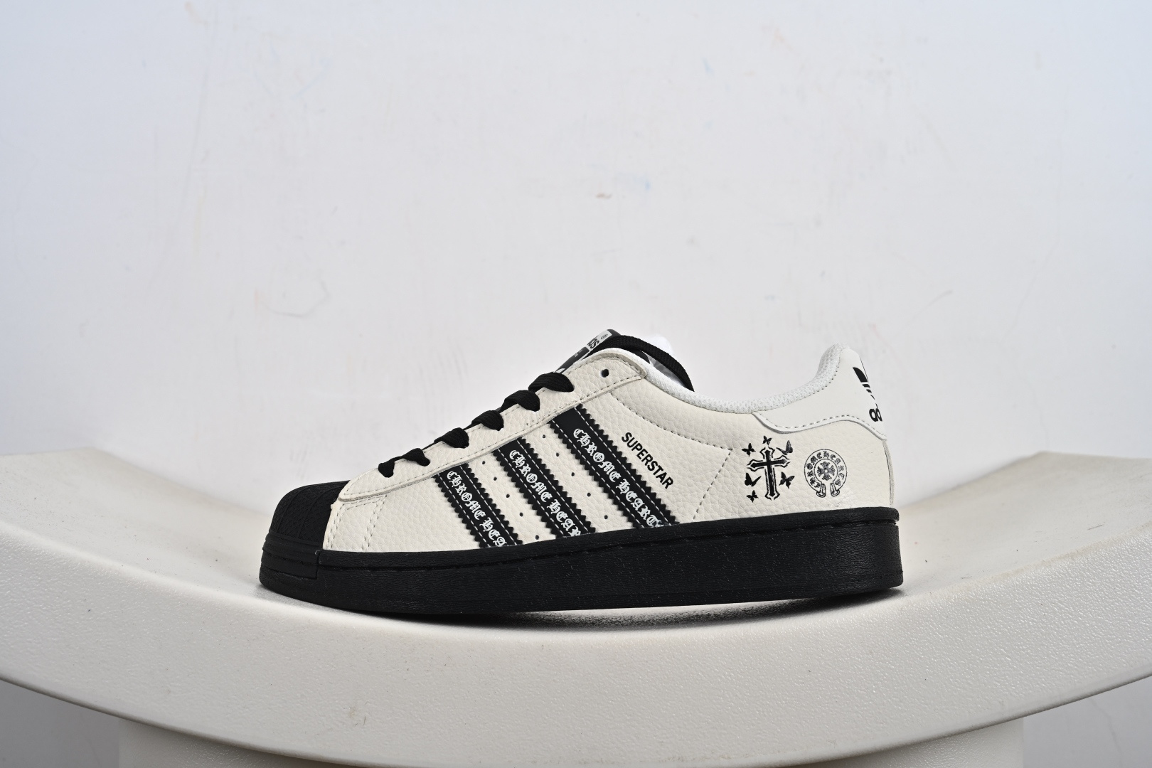 220 高端定制adidas Superstar “克罗心联名- 白黑”延续经典贝壳头 DS0025