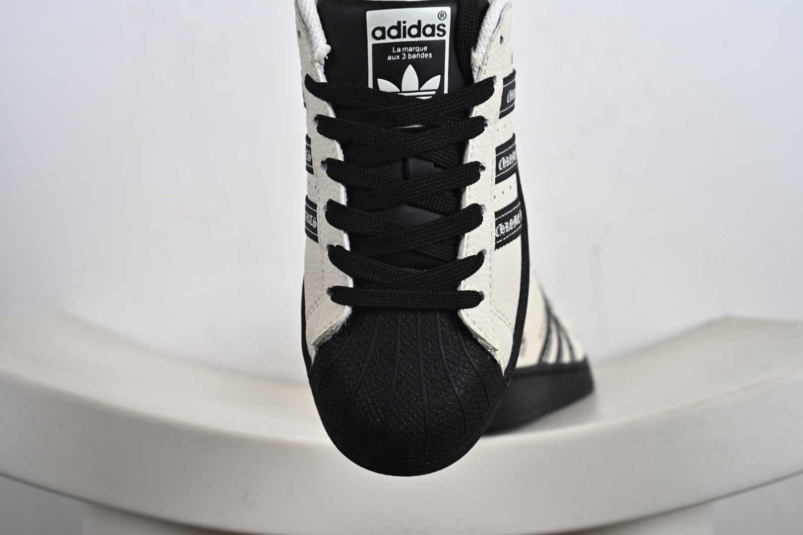 220 高端定制adidas Superstar “克罗心联名- 白黑”延续经典贝壳头 DS0025