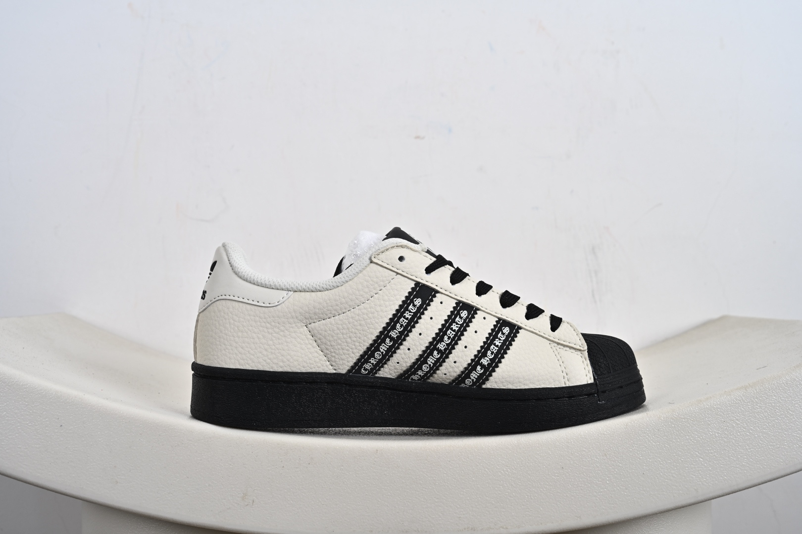 220 高端定制adidas Superstar “克罗心联名- 白黑”延续经典贝壳头 DS0025