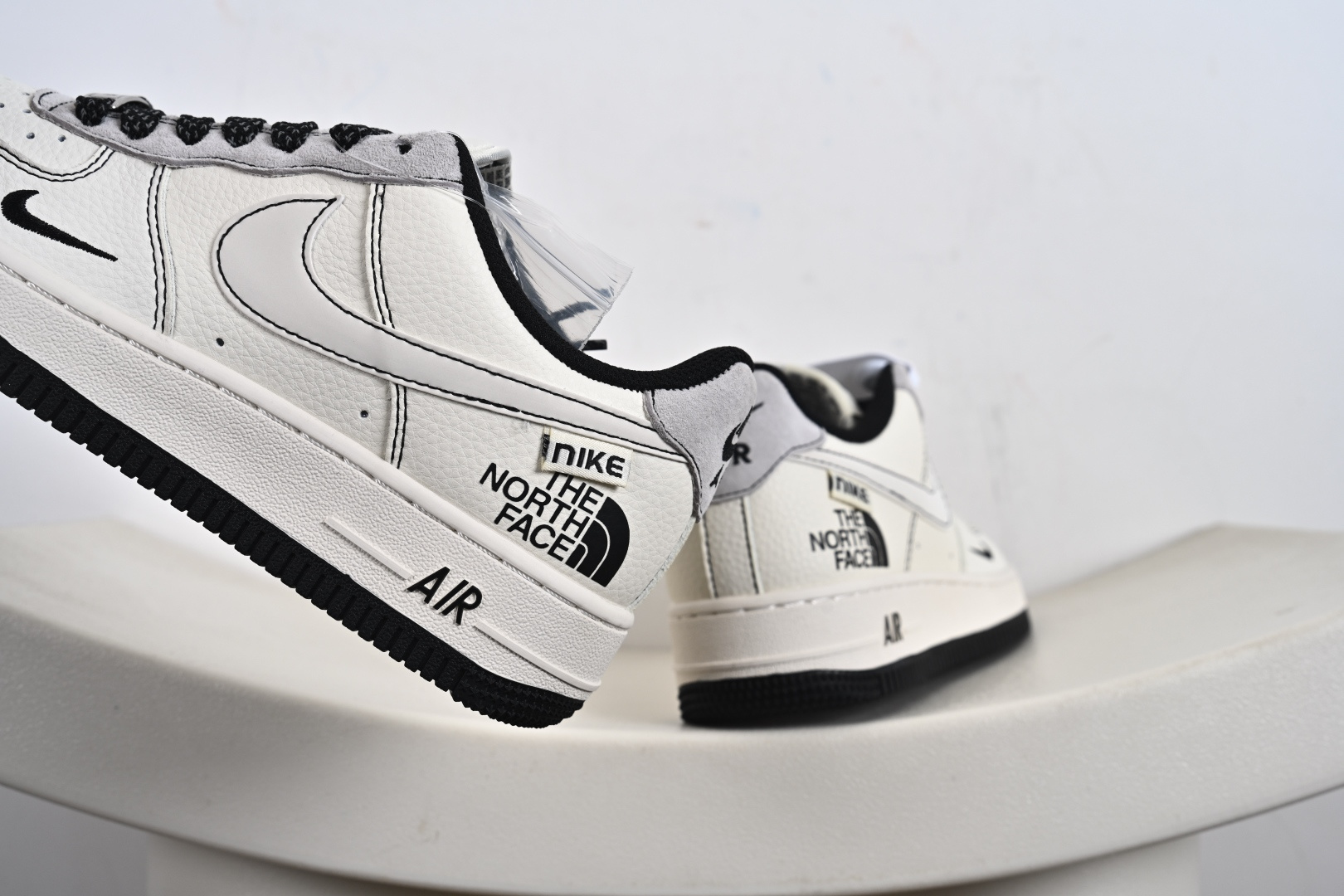 240 定制版 Air Force 1 '07 Low “北面联名——米灰黑布标”空军一号 低帮 运动鞋 JS8028-015