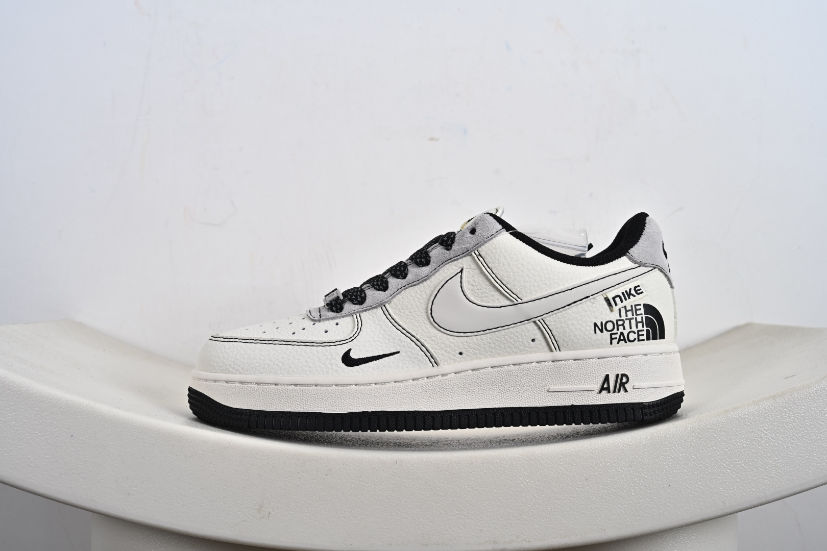 240 定制版 Air Force 1 '07 Low “北面联名——米灰黑布标”空军一号 低帮 运动鞋 JS8028-015