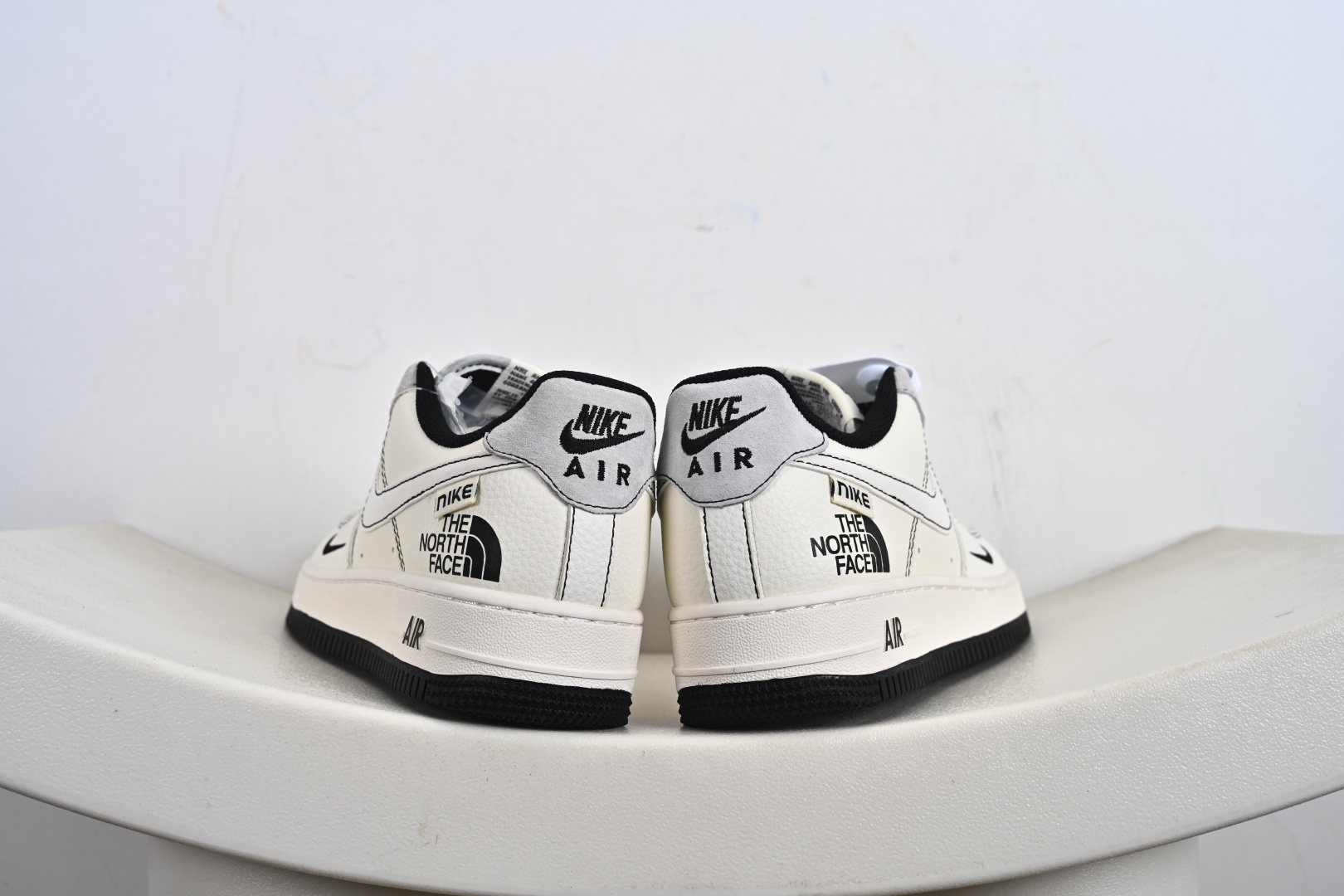 240 定制版 Air Force 1 '07 Low “北面联名——米灰黑布标”空军一号 低帮 运动鞋 JS8028-015