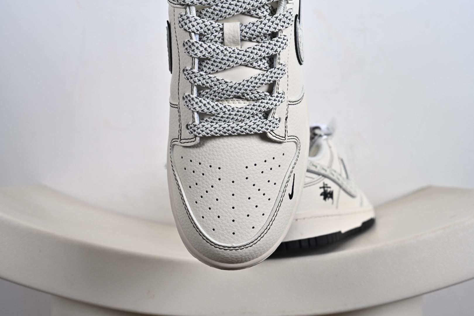260 定制版 Stussy x Dunk SB Low 斯图西 x 耐克 SB 低帮 米白黑 HH7518-097