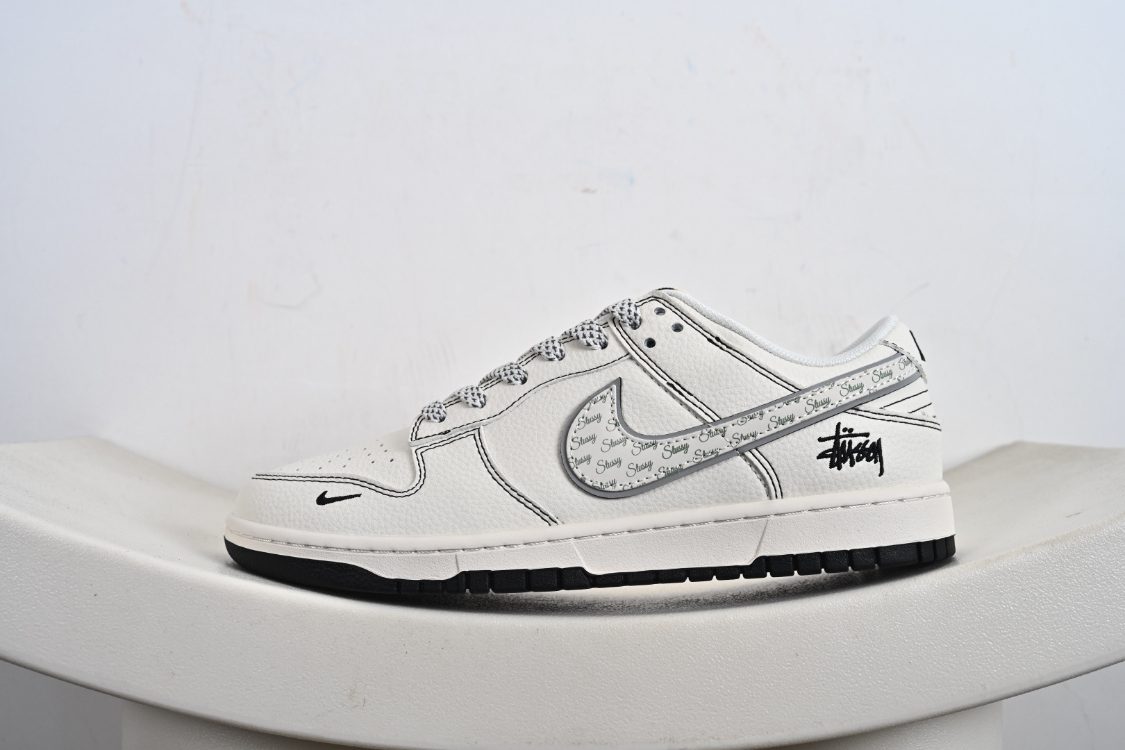260 定制版 Stussy x Dunk SB Low 斯图西 x 耐克 SB 低帮 米白黑 HH7518-097