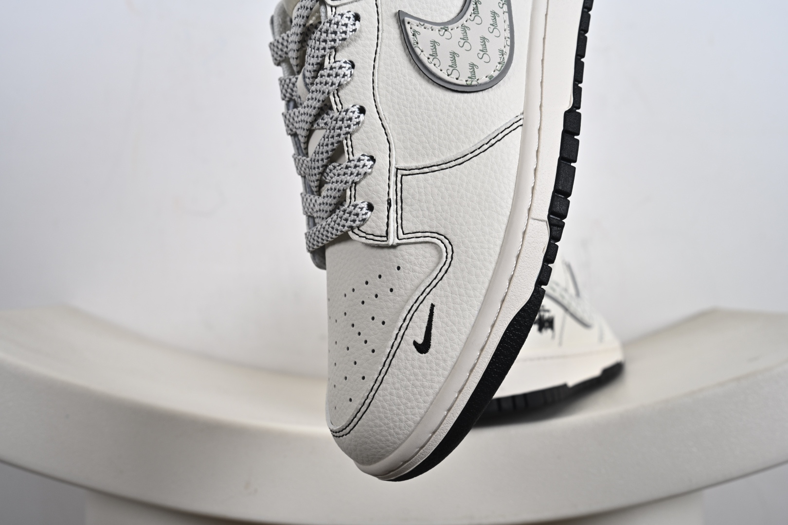260 定制版 Stussy x Dunk SB Low 斯图西 x 耐克 SB 低帮 米白黑 HH7518-097
