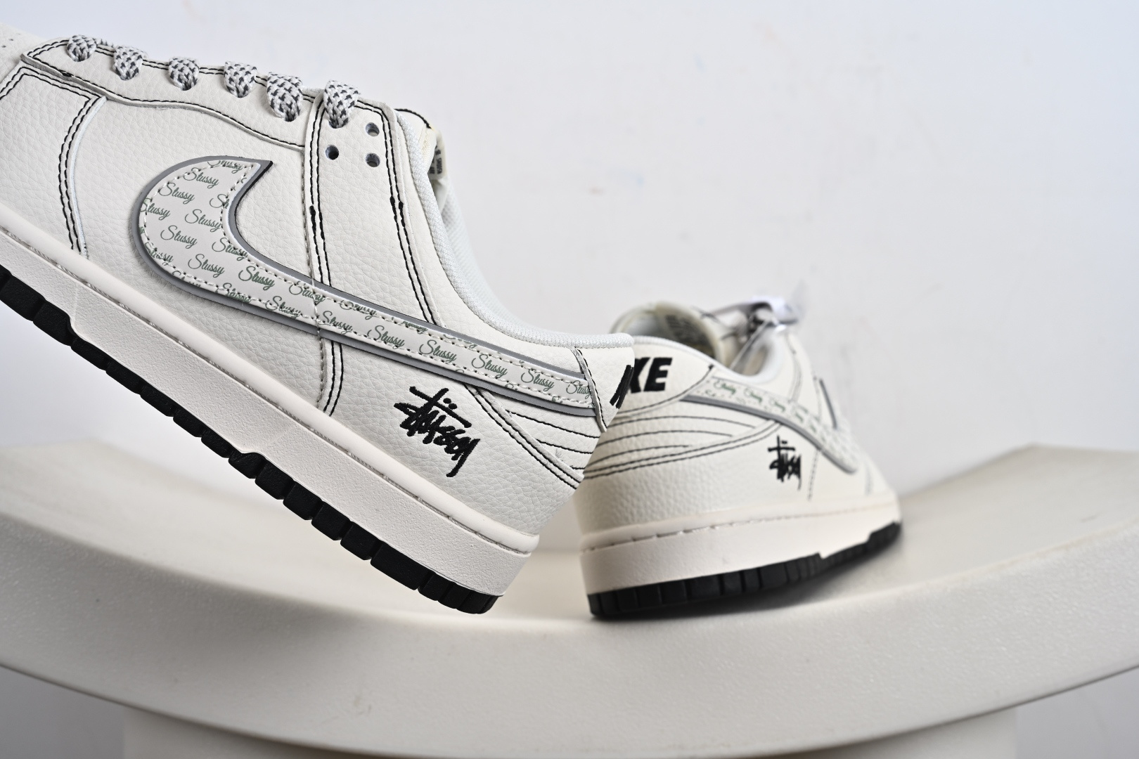 260 定制版 Stussy x Dunk SB Low 斯图西 x 耐克 SB 低帮 米白黑 HH7518-097