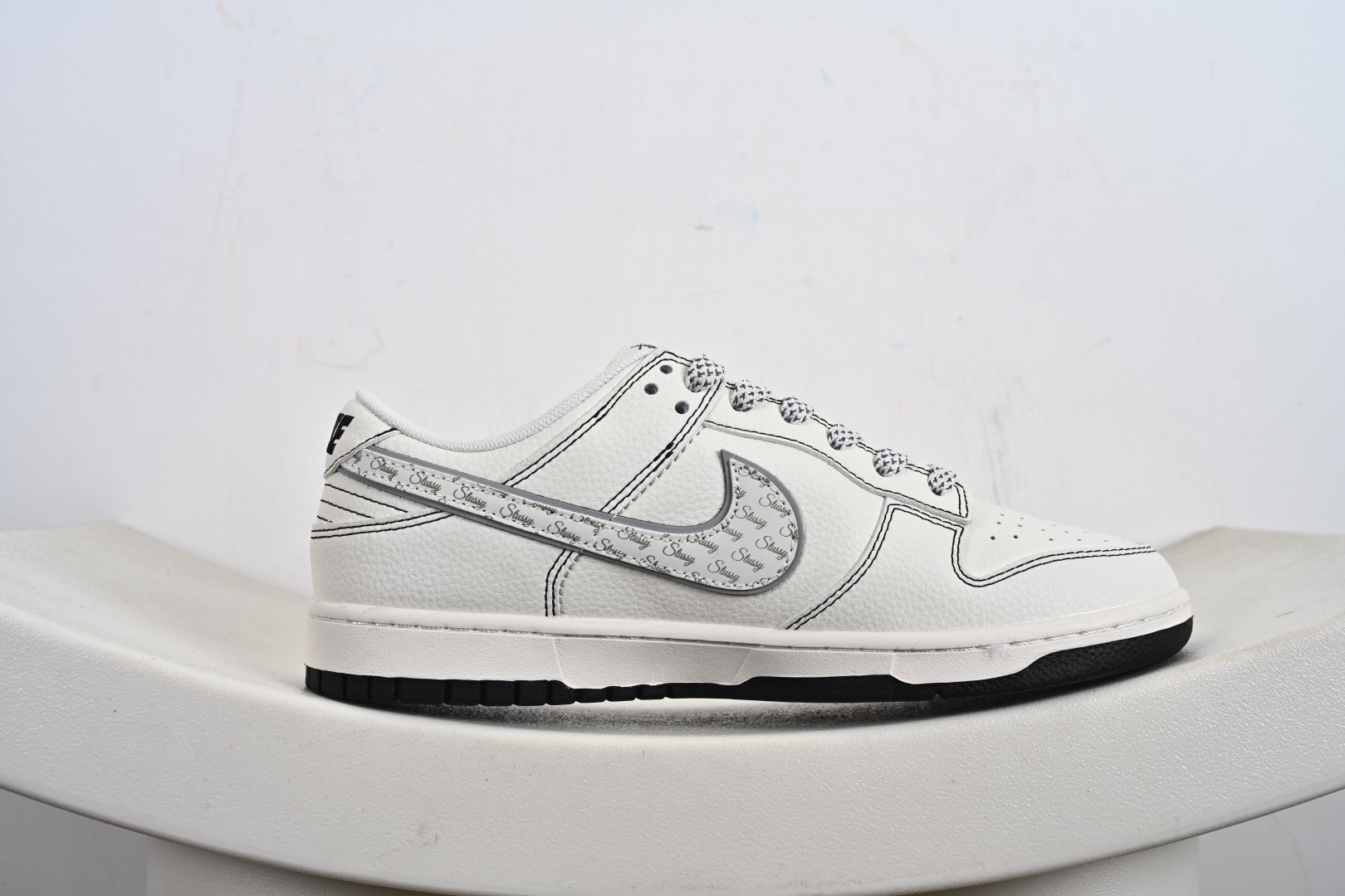 260 定制版 Stussy x Dunk SB Low 斯图西 x 耐克 SB 低帮 米白黑 HH7518-097