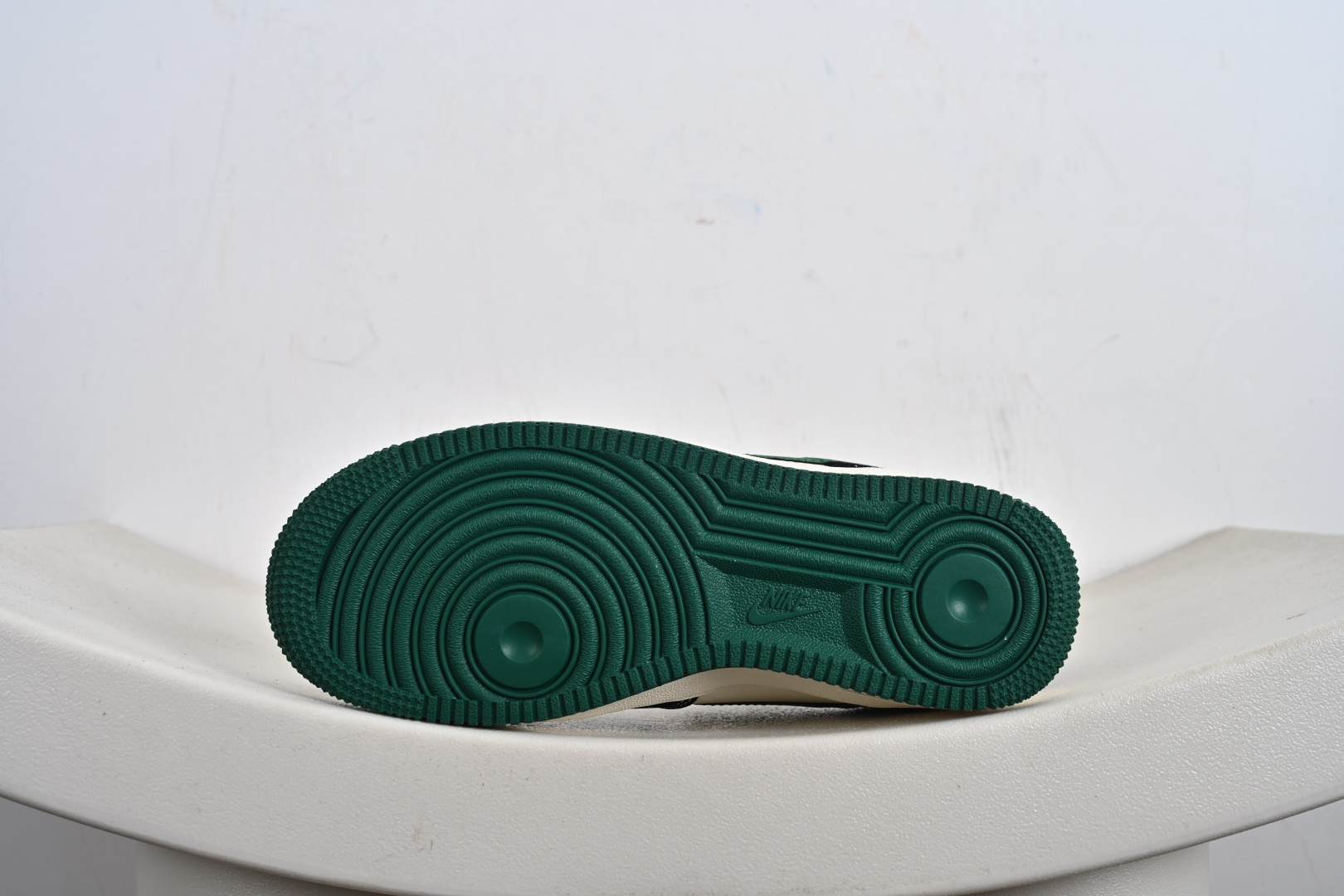 240 Nike Air Force 1 '07 Low “古驰联名Supreme联名——米黑绿”空军一号 高端定制 低帮 运动鞋 休闲鞋 KJ1688-017-Chinese UA Cheap High Quatity Brand Clothes Bags handbags Sneakers wholesale wholesaler seller from China Factory suppliers Fashion Clothing Shoes best Quality Beautiful Price 240 Nike Air Force 1 '07 Low “古驰联名Supreme联名——米黑绿”空军一号 高端定制 低帮 运动鞋 休闲鞋 KJ1688-017