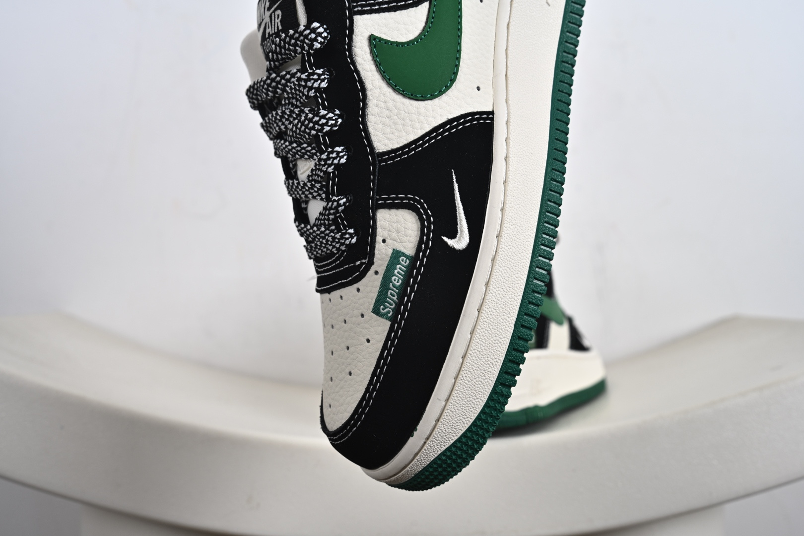 240 Nike Air Force 1 '07 Low “古驰联名Supreme联名——米黑绿”空军一号 高端定制 低帮 运动鞋 休闲鞋 KJ1688-017-Chinese UA Cheap High Quatity Brand Clothes Bags handbags Sneakers wholesale wholesaler seller from China Factory suppliers Fashion Clothing Shoes best Quality Beautiful Price 240 Nike Air Force 1 '07 Low “古驰联名Supreme联名——米黑绿”空军一号 高端定制 低帮 运动鞋 休闲鞋 KJ1688-017