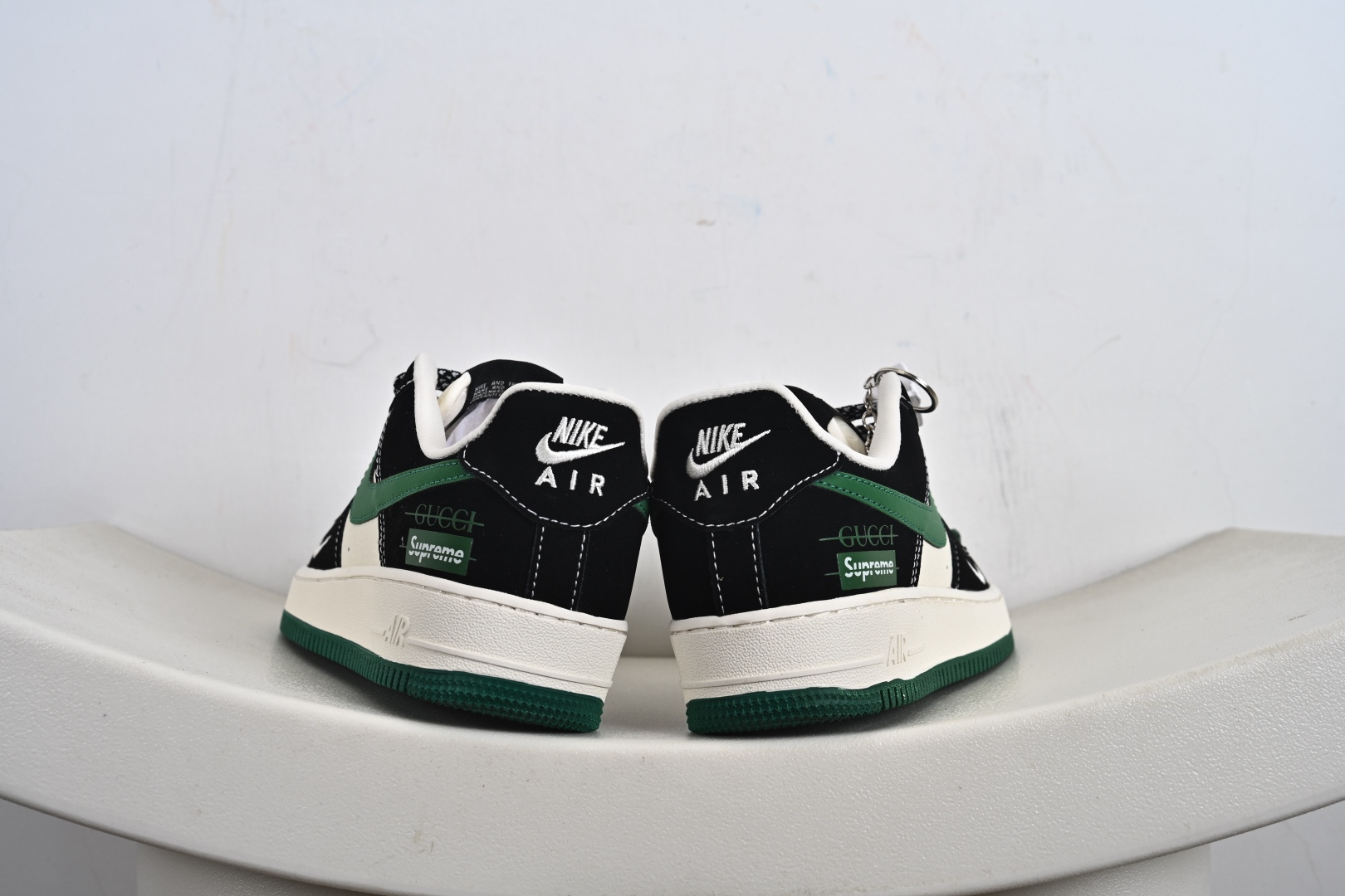 240 Nike Air Force 1 '07 Low “古驰联名Supreme联名——米黑绿”空军一号 高端定制 低帮 运动鞋 休闲鞋 KJ1688-017-Chinese UA Cheap High Quatity Brand Clothes Bags handbags Sneakers wholesale wholesaler seller from China Factory suppliers Fashion Clothing Shoes best Quality Beautiful Price 240 Nike Air Force 1 '07 Low “古驰联名Supreme联名——米黑绿”空军一号 高端定制 低帮 运动鞋 休闲鞋 KJ1688-017