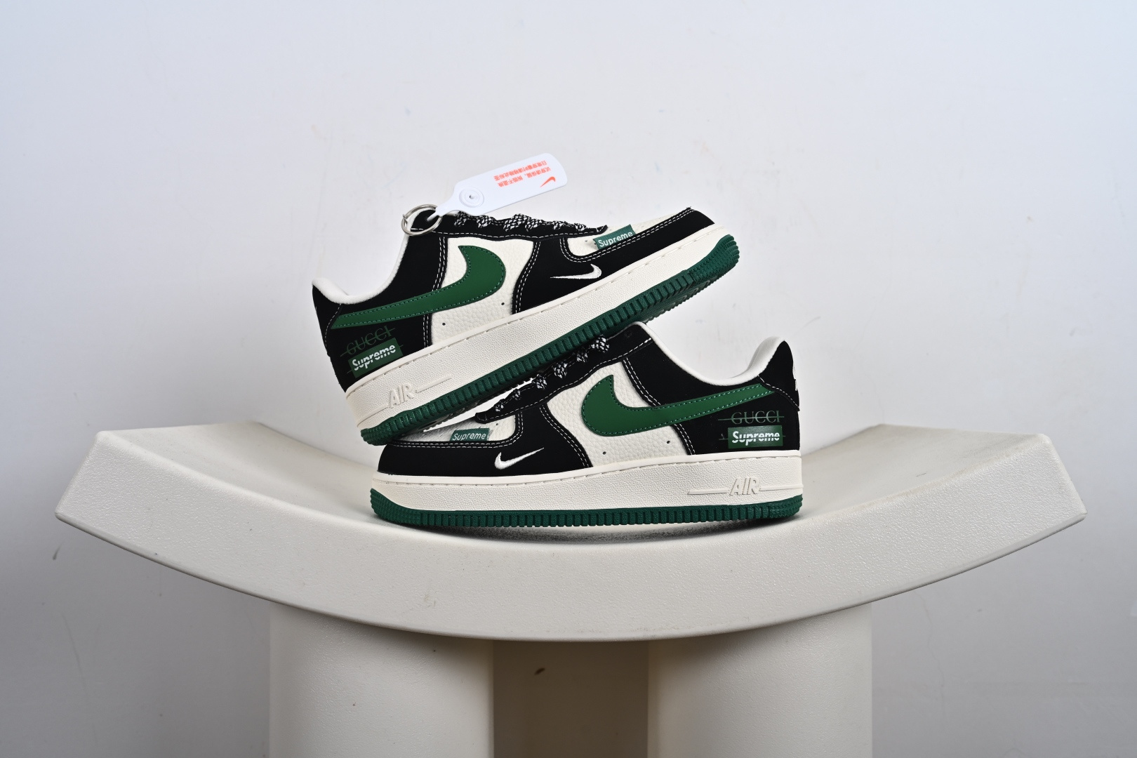 240 Nike Air Force 1 '07 Low “古驰联名Supreme联名——米黑绿”空军一号 高端定制 低帮 运动鞋 休闲鞋 KJ1688-017-Chinese UA Cheap High Quatity Brand Clothes Bags handbags Sneakers wholesale wholesaler seller from China Factory suppliers Fashion Clothing Shoes best Quality Beautiful Price 240 Nike Air Force 1 '07 Low “古驰联名Supreme联名——米黑绿”空军一号 高端定制 低帮 运动鞋 休闲鞋 KJ1688-017