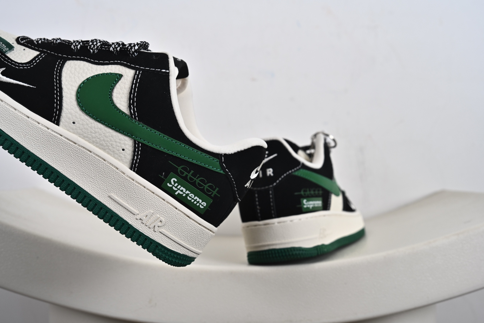 240 Nike Air Force 1 '07 Low “古驰联名Supreme联名——米黑绿”空军一号 高端定制 低帮 运动鞋 休闲鞋 KJ1688-017-Chinese UA Cheap High Quatity Brand Clothes Bags handbags Sneakers wholesale wholesaler seller from China Factory suppliers Fashion Clothing Shoes best Quality Beautiful Price 240 Nike Air Force 1 '07 Low “古驰联名Supreme联名——米黑绿”空军一号 高端定制 低帮 运动鞋 休闲鞋 KJ1688-017