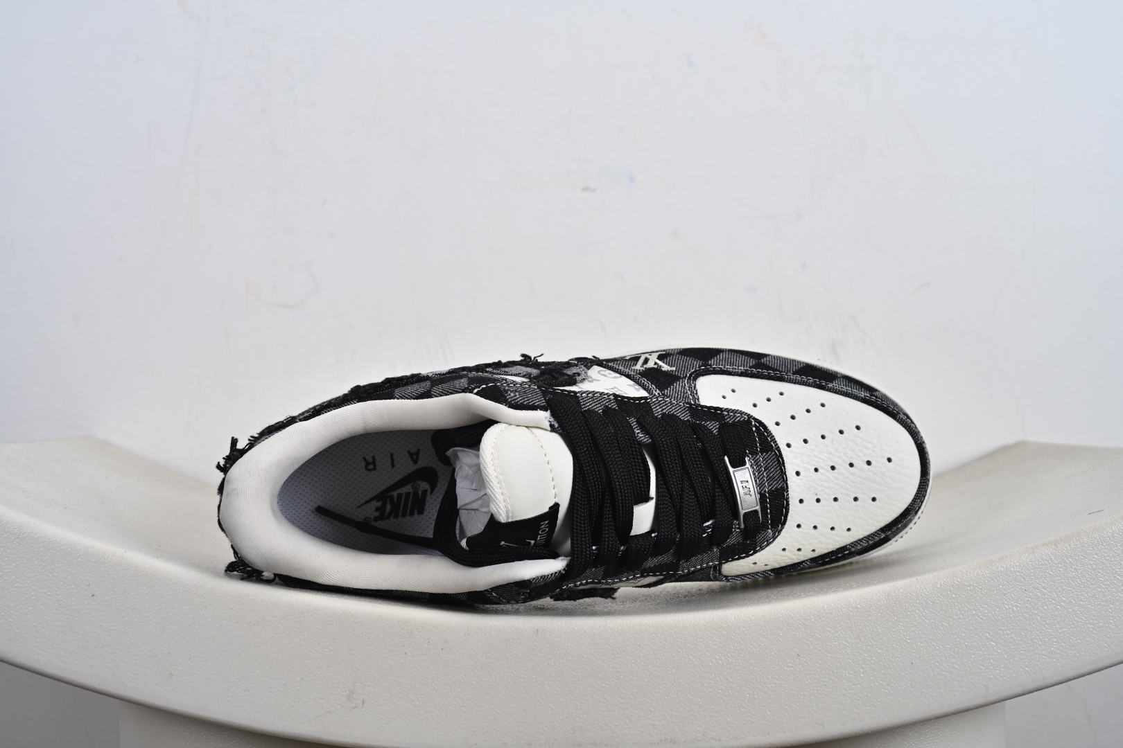 240 定制版 Nike Air Force 1'07 Low LV联名 白黑 空军一号低帮休闲板鞋 YF9511-817