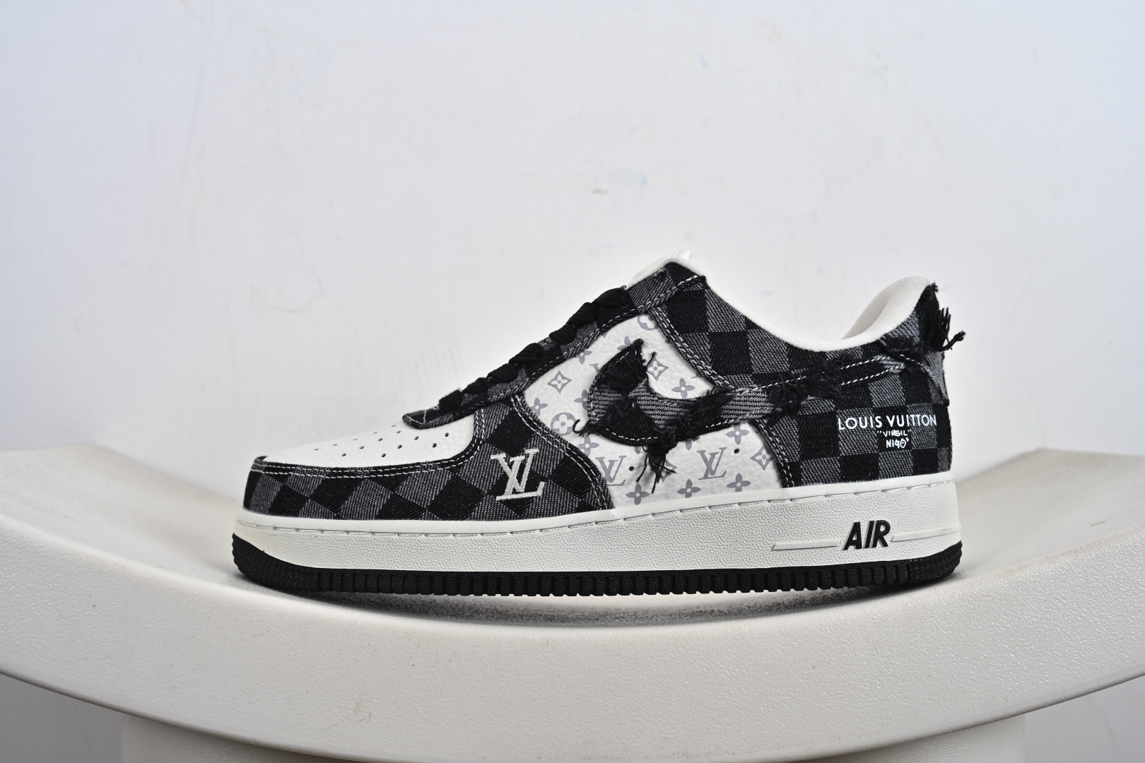 240 定制版 Nike Air Force 1'07 Low LV联名 白黑 空军一号低帮休闲板鞋 YF9511-817