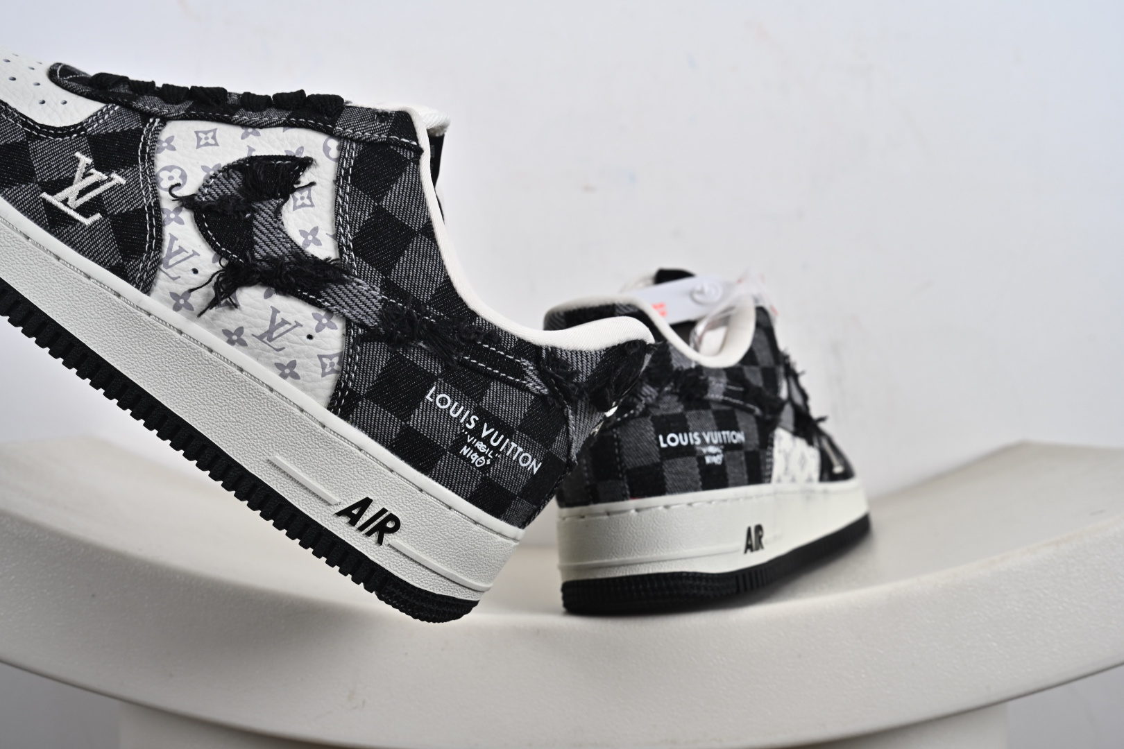 240 定制版 Nike Air Force 1'07 Low LV联名 白黑 空军一号低帮休闲板鞋 YF9511-817