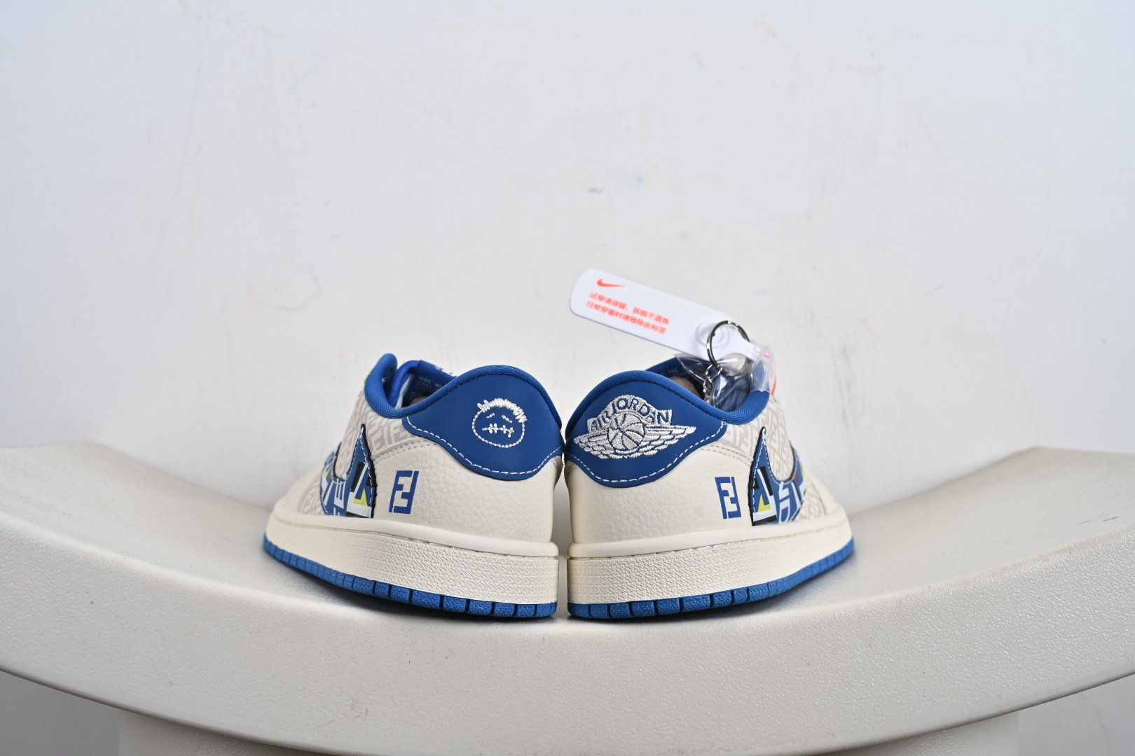 260 The North Face x Air Jordan 1 Low 此主款张打破传统的业工化流水线设限计制 XS2025-080
