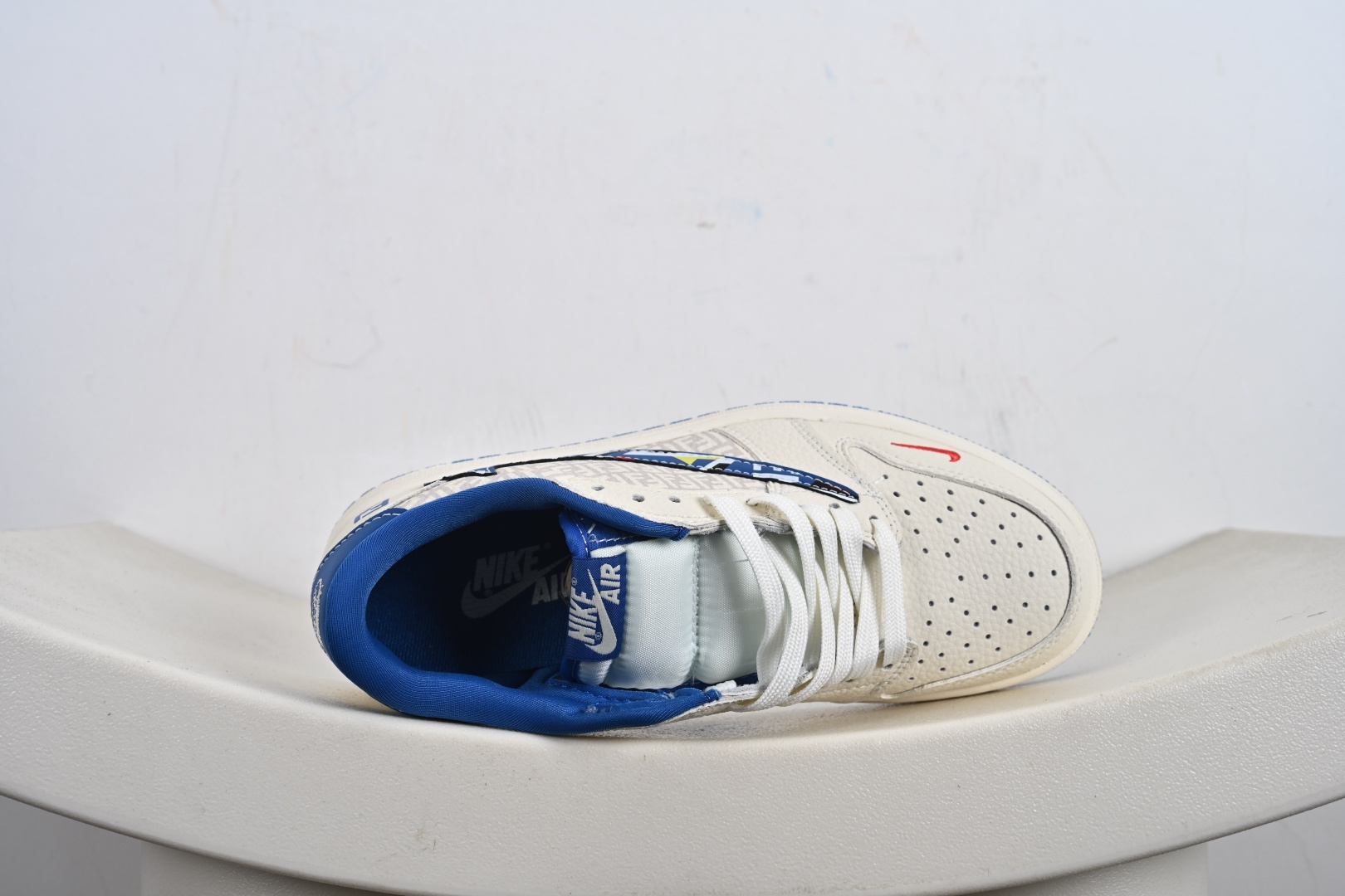 260 The North Face x Air Jordan 1 Low 此主款张打破传统的业工化流水线设限计制 XS2025-080