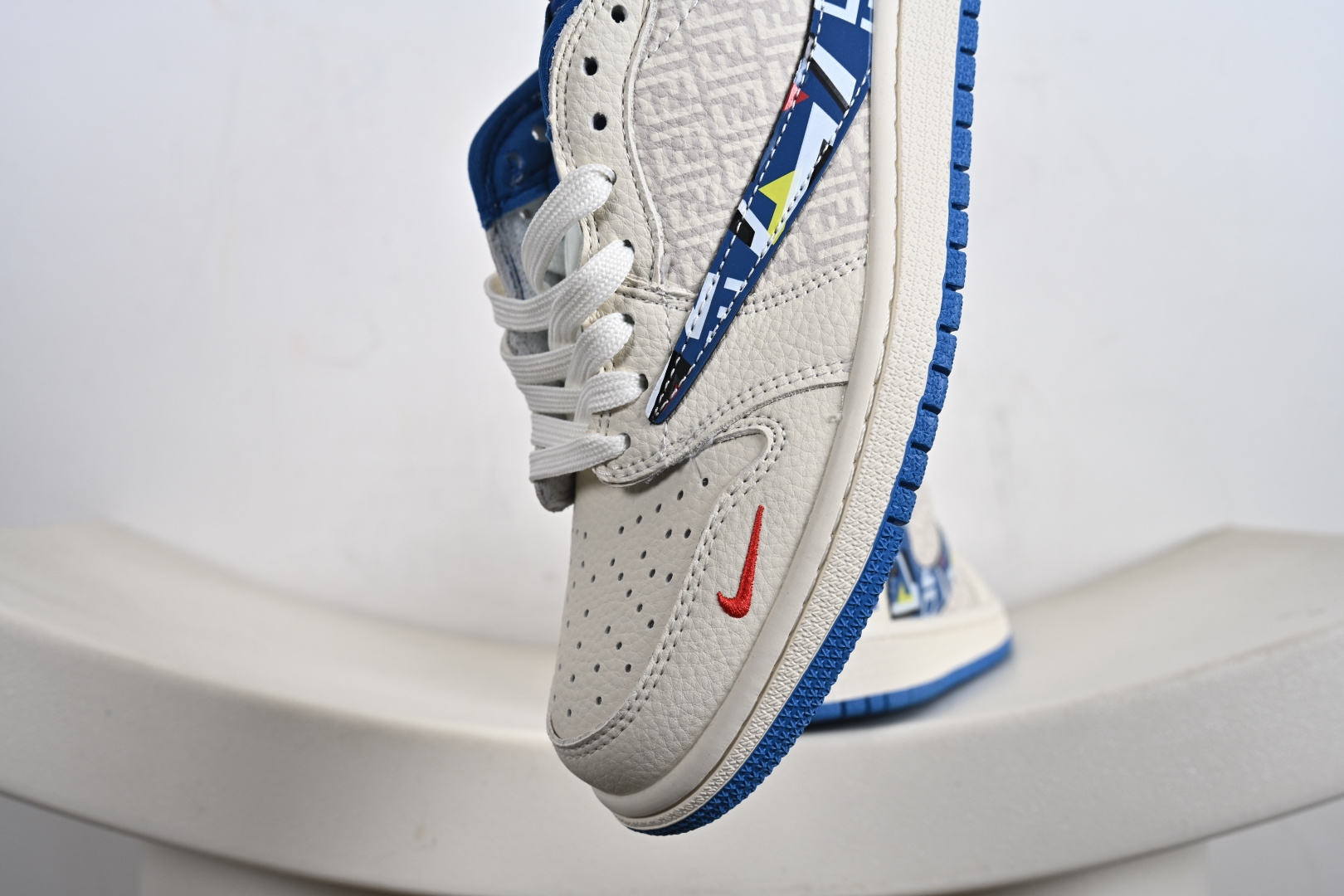 260 The North Face x Air Jordan 1 Low 此主款张打破传统的业工化流水线设限计制 XS2025-080