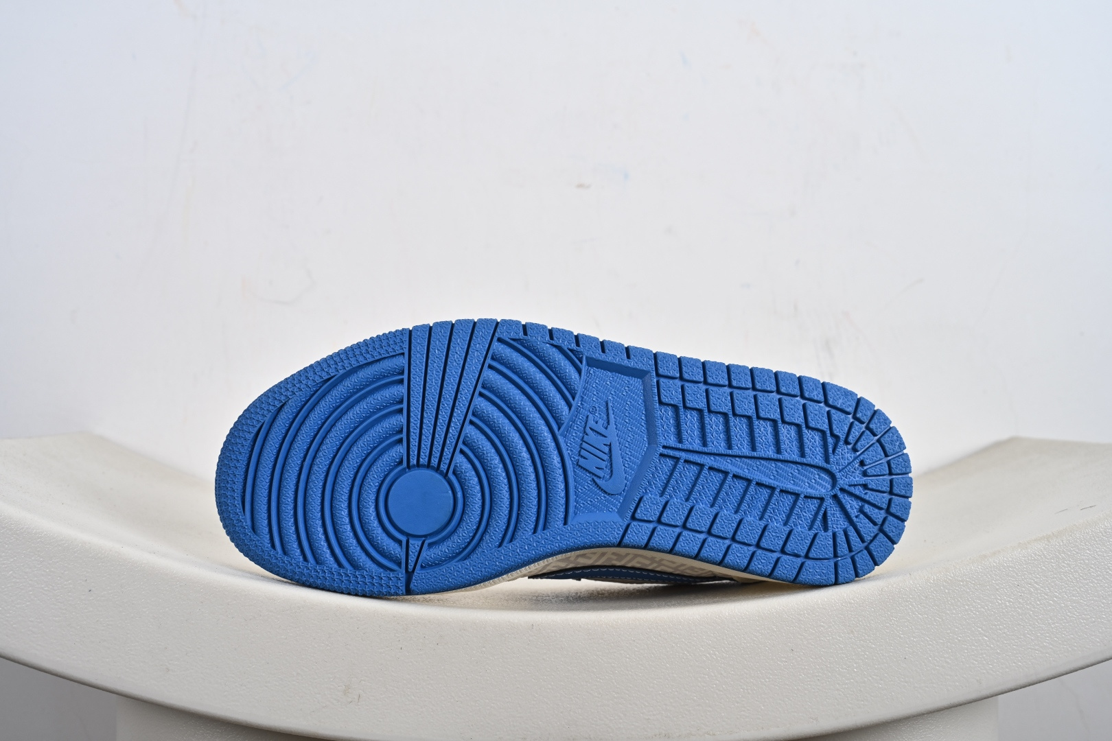 260 The North Face x Air Jordan 1 Low 此主款张打破传统的业工化流水线设限计制 XS2025-080