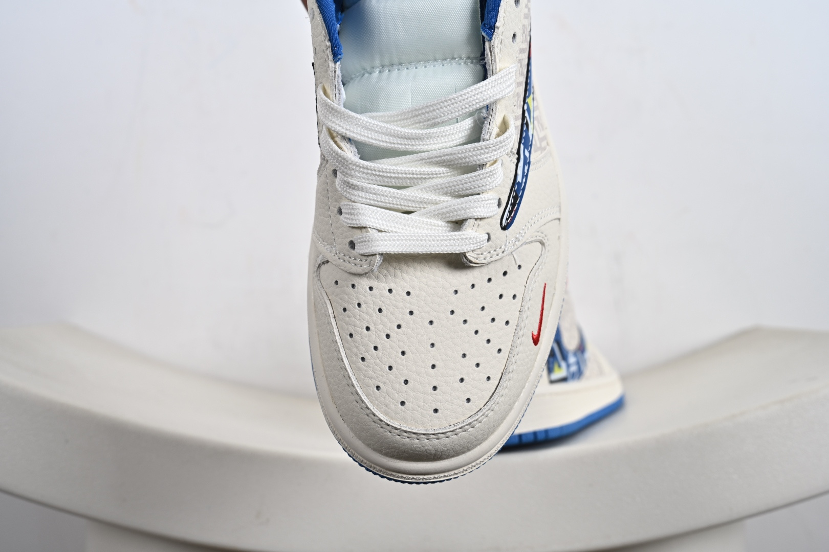 260 The North Face x Air Jordan 1 Low 此主款张打破传统的业工化流水线设限计制 XS2025-080