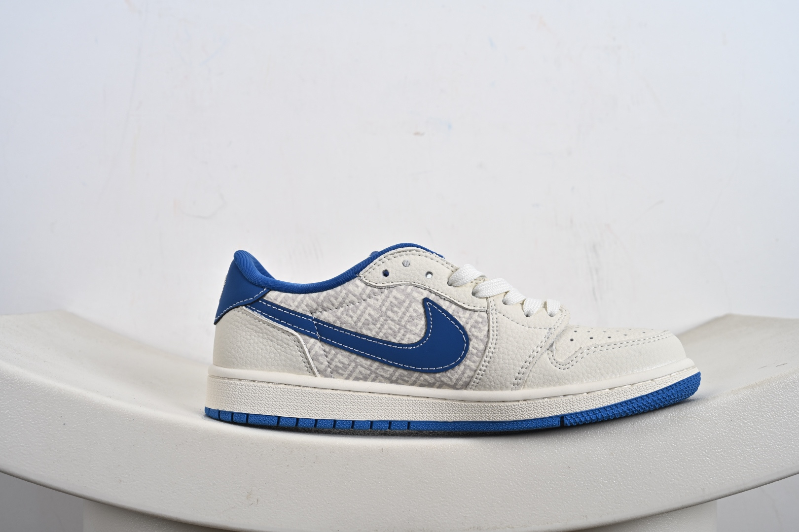 260 The North Face x Air Jordan 1 Low 此主款张打破传统的业工化流水线设限计制 XS2025-080