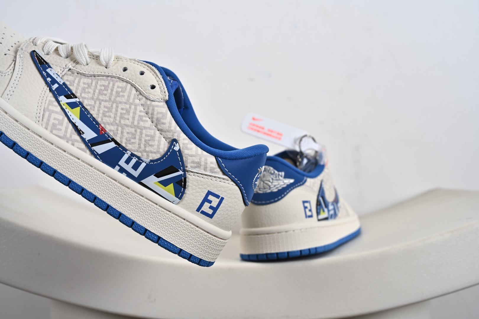 260 The North Face x Air Jordan 1 Low 此主款张打破传统的业工化流水线设限计制 XS2025-080