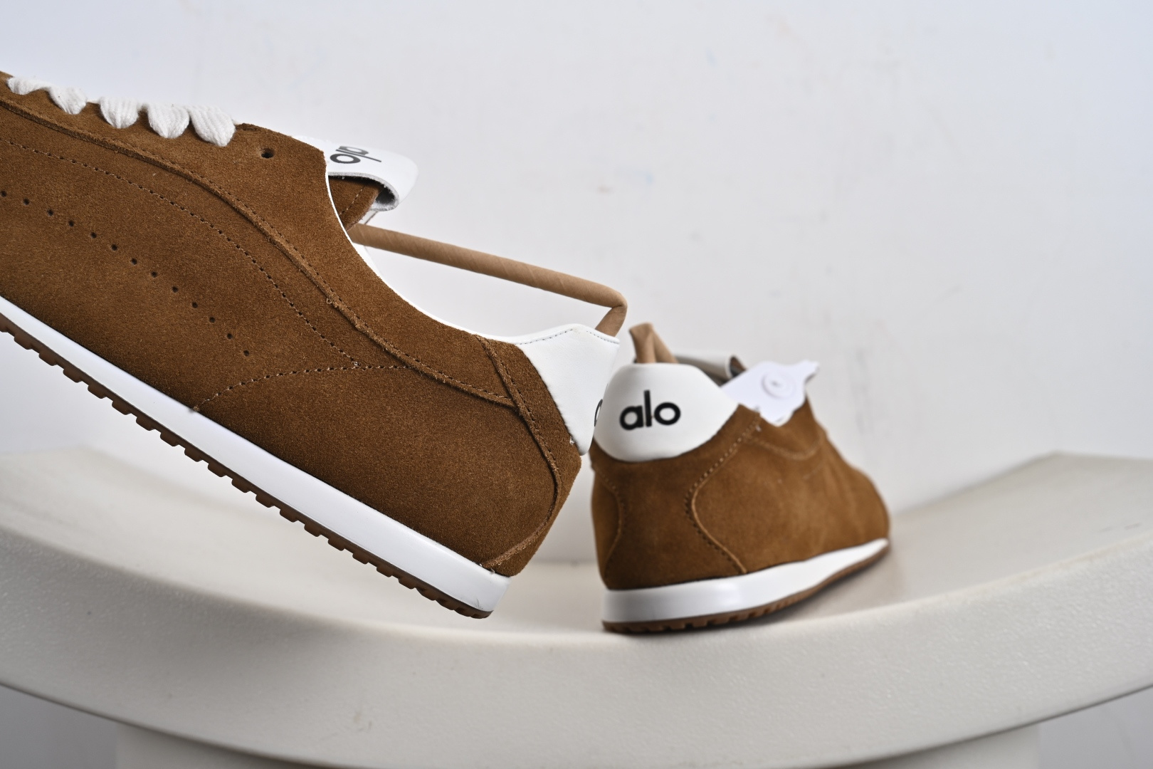 190 Alo Yoga Sunset Sneaker 徳训生活休闲鞋 A0891U