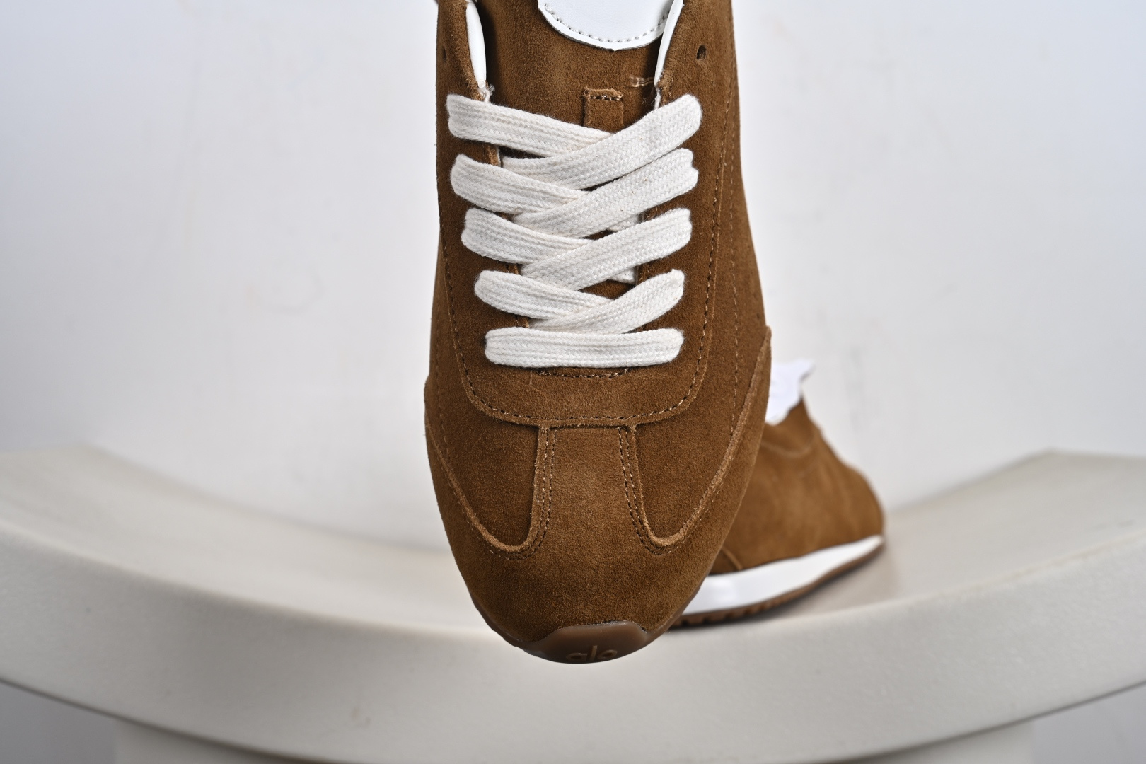 190 Alo Yoga Sunset Sneaker 徳训生活休闲鞋 A0891U