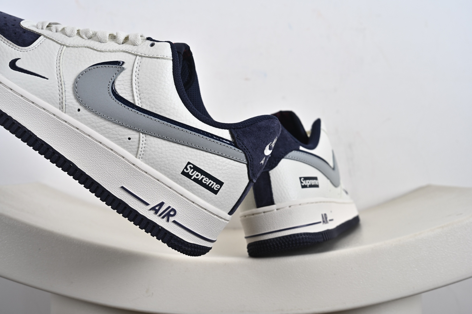 240 定制版 Nike Air Force 1 '07 Low “superme联名---米白蓝猪八双钩 ” 高端定制 低帮休闲板鞋 KX2532-504