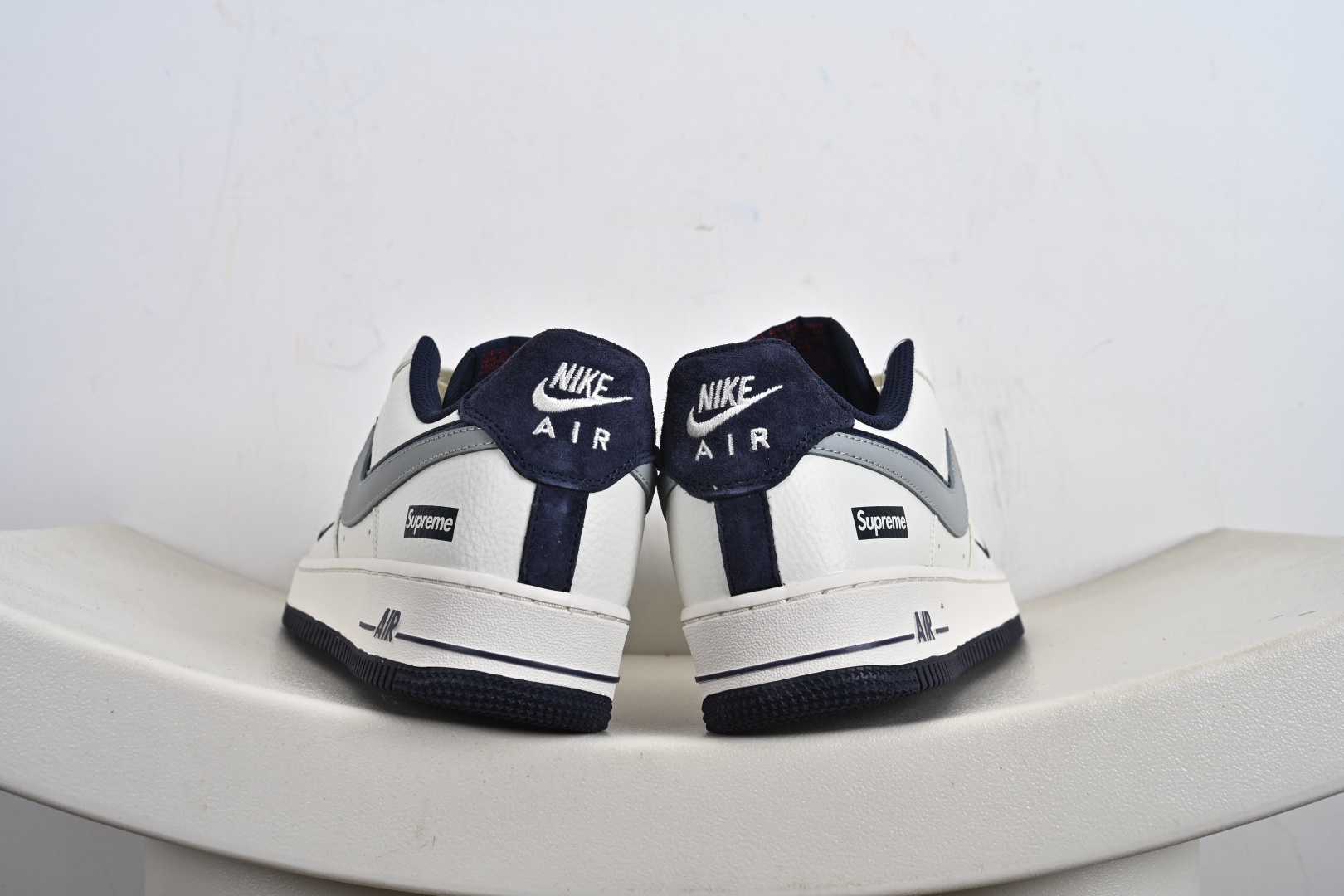 240 定制版 Nike Air Force 1 '07 Low “superme联名---米白蓝猪八双钩 ” 高端定制 低帮休闲板鞋 KX2532-504