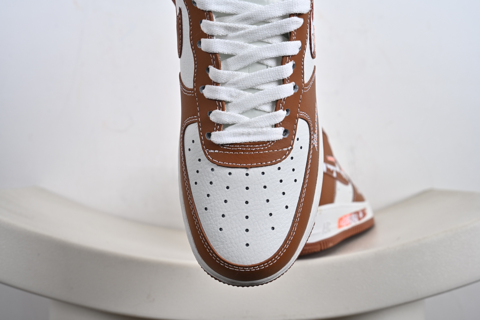 240 定制版 Air Force 1 '07 Low “栗色涂鸦拉布布”空军一号 低帮 运动鞋 休闲鞋 KJ5188-003-Chinese UA Cheap High Quatity Brand Clothes Bags handbags Sneakers wholesale wholesaler seller from China Factory suppliers Fashion Clothing Shoes best Quality Beautiful Price 240 定制版 Air Force 1 '07 Low “栗色涂鸦拉布布”空军一号 低帮 运动鞋 休闲鞋 KJ5188-003