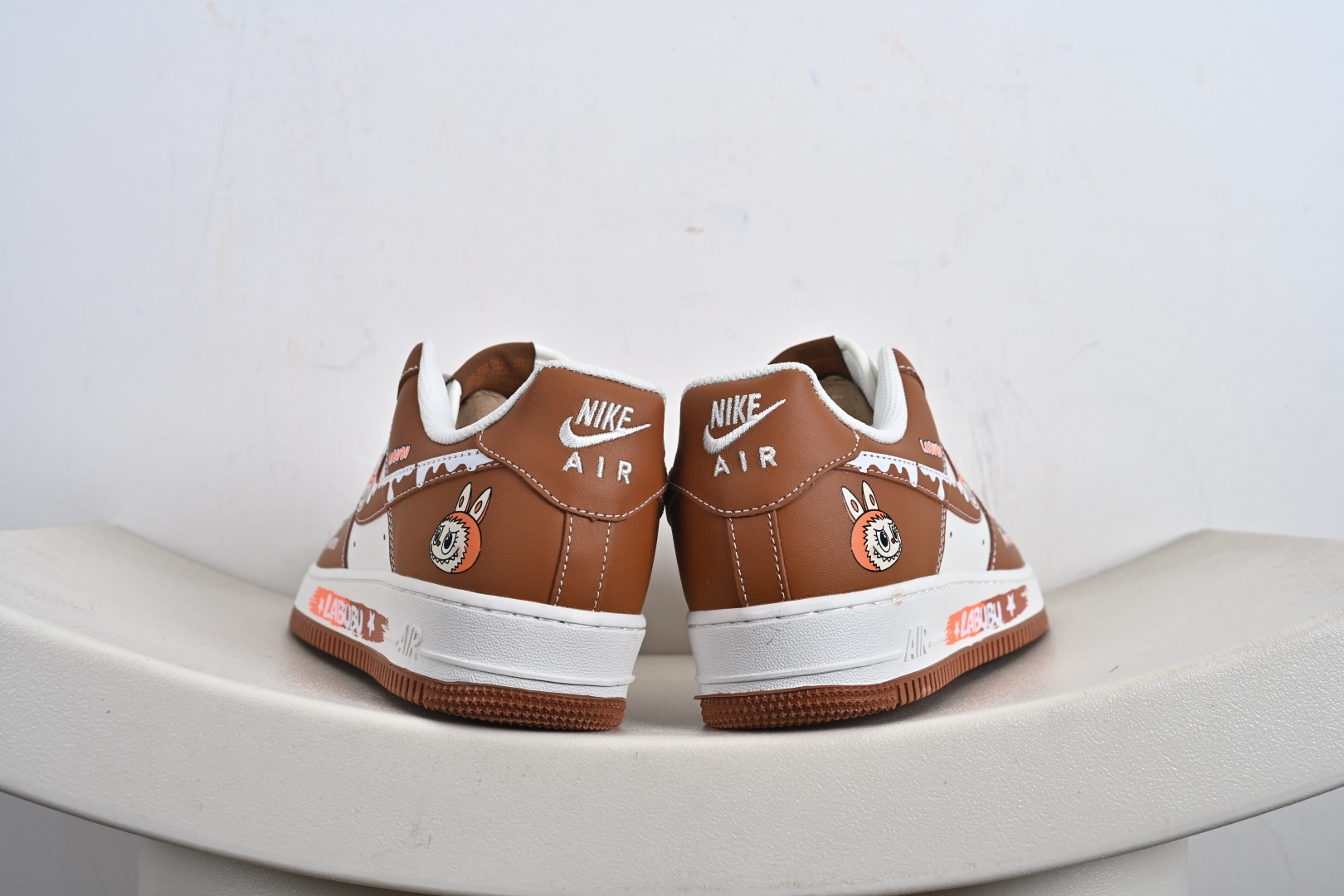 240 定制版 Air Force 1 '07 Low “栗色涂鸦拉布布”空军一号 低帮 运动鞋 休闲鞋 KJ5188-003-Chinese UA Cheap High Quatity Brand Clothes Bags handbags Sneakers wholesale wholesaler seller from China Factory suppliers Fashion Clothing Shoes best Quality Beautiful Price 240 定制版 Air Force 1 '07 Low “栗色涂鸦拉布布”空军一号 低帮 运动鞋 休闲鞋 KJ5188-003