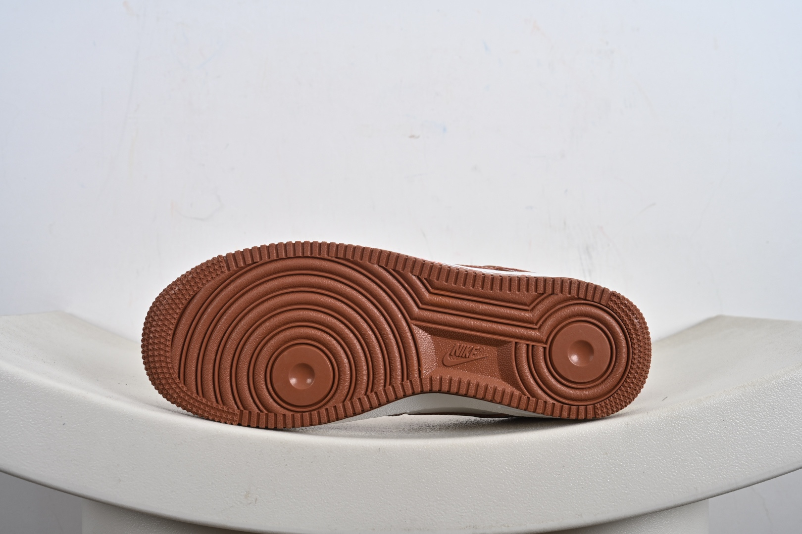 240 定制版 Air Force 1 '07 Low “栗色涂鸦拉布布”空军一号 低帮 运动鞋 休闲鞋 KJ5188-003-Chinese UA Cheap High Quatity Brand Clothes Bags handbags Sneakers wholesale wholesaler seller from China Factory suppliers Fashion Clothing Shoes best Quality Beautiful Price 240 定制版 Air Force 1 '07 Low “栗色涂鸦拉布布”空军一号 低帮 运动鞋 休闲鞋 KJ5188-003