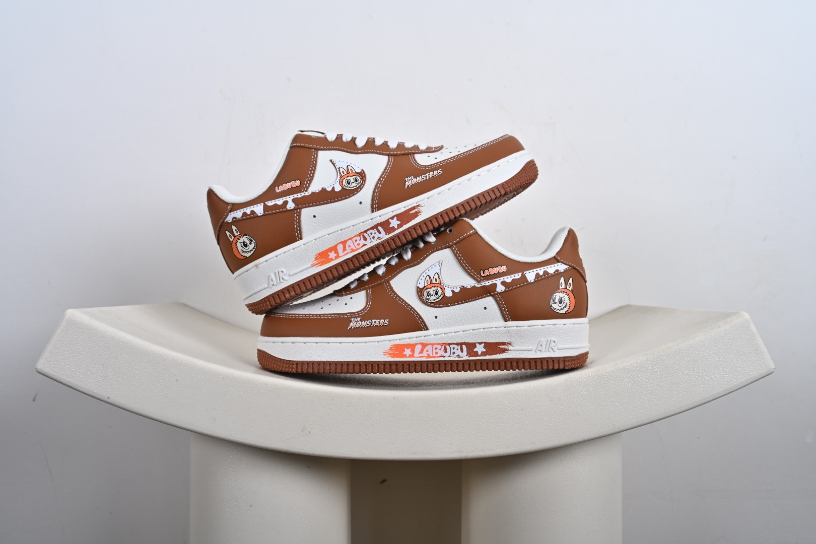 240 定制版 Air Force 1 '07 Low “栗色涂鸦拉布布”空军一号 低帮 运动鞋 休闲鞋 KJ5188-003-Chinese UA Cheap High Quatity Brand Clothes Bags handbags Sneakers wholesale wholesaler seller from China Factory suppliers Fashion Clothing Shoes best Quality Beautiful Price 240 定制版 Air Force 1 '07 Low “栗色涂鸦拉布布”空军一号 低帮 运动鞋 休闲鞋 KJ5188-003