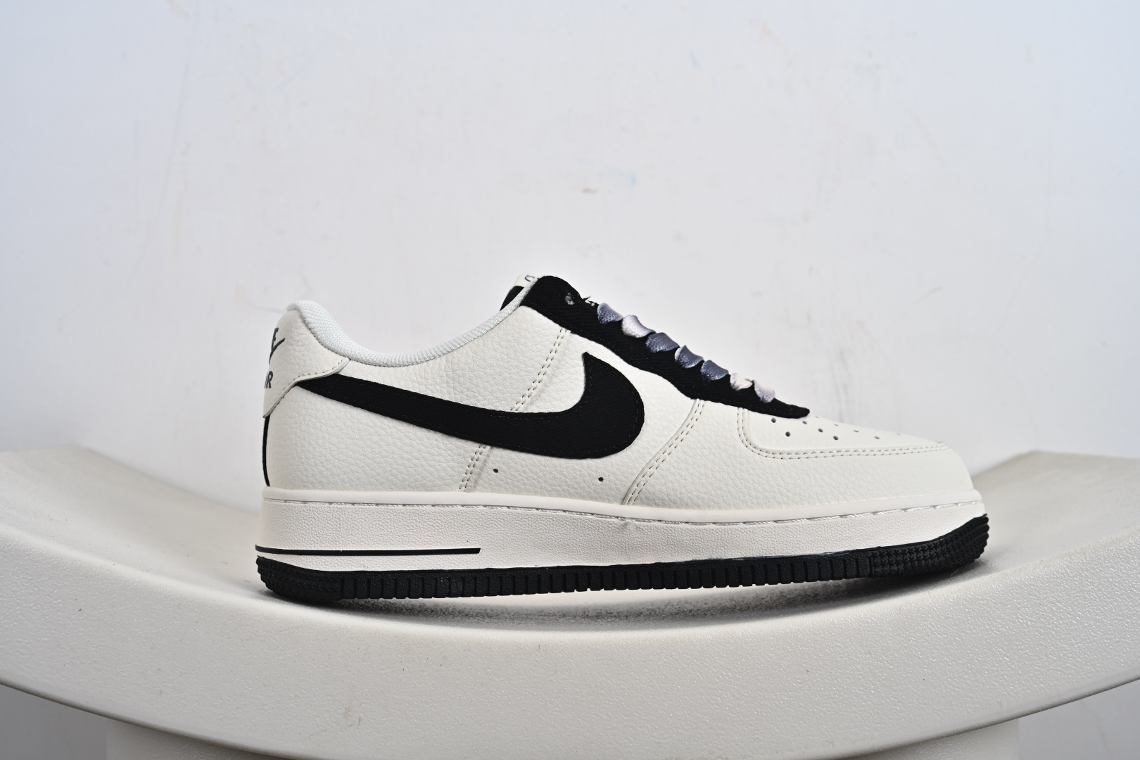 240 定制版 NK Air Force 1'07 Low 古驰联名 米白黑帆布钩 空军一号低帮休闲板鞋 XD2588-605