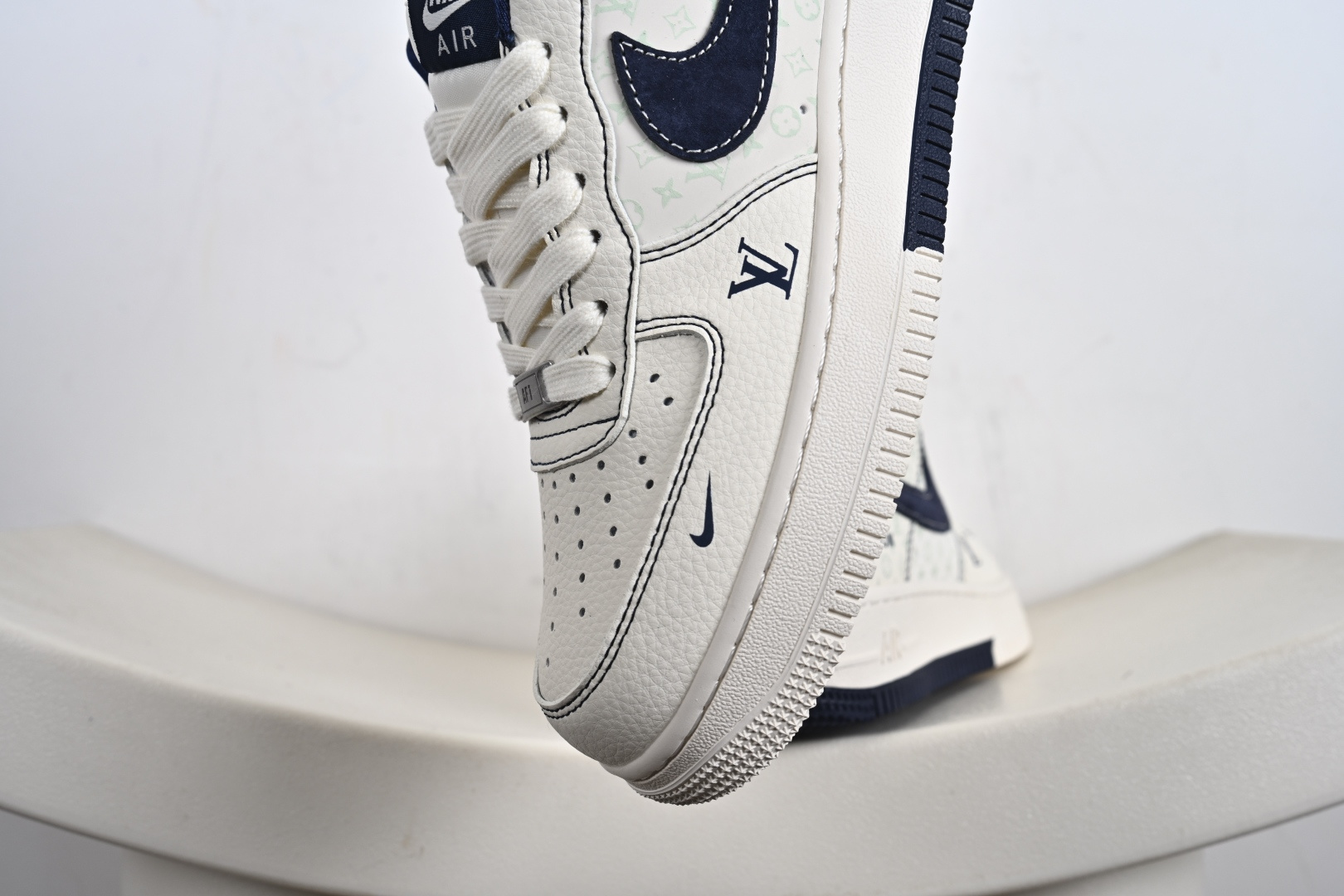 240 Air Force 1'07 Low 联名 印花米蓝勾 空军一号低帮休闲板鞋 MZ9588-817