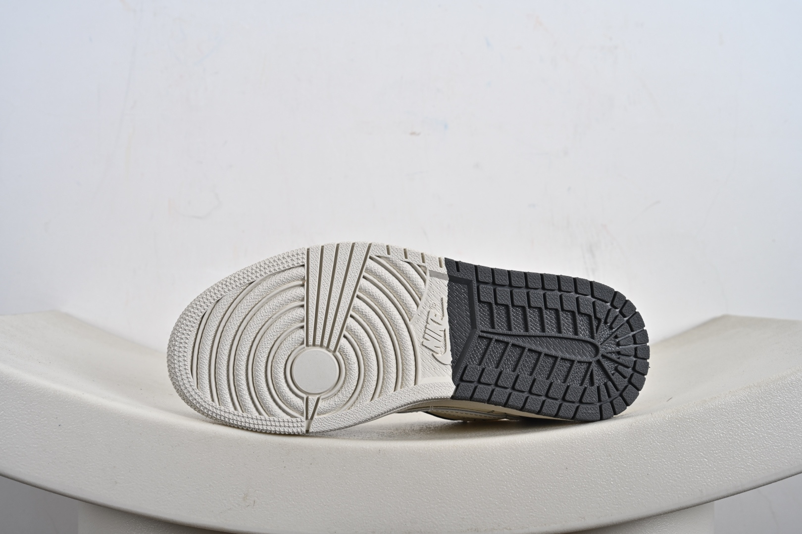 260 定制版 Air Jordan 1 x Travis Scott AJ1倒勾 乔一倒钩 ‘DIY’定制 耐克 低帮文化篮球鞋 LD2028-055