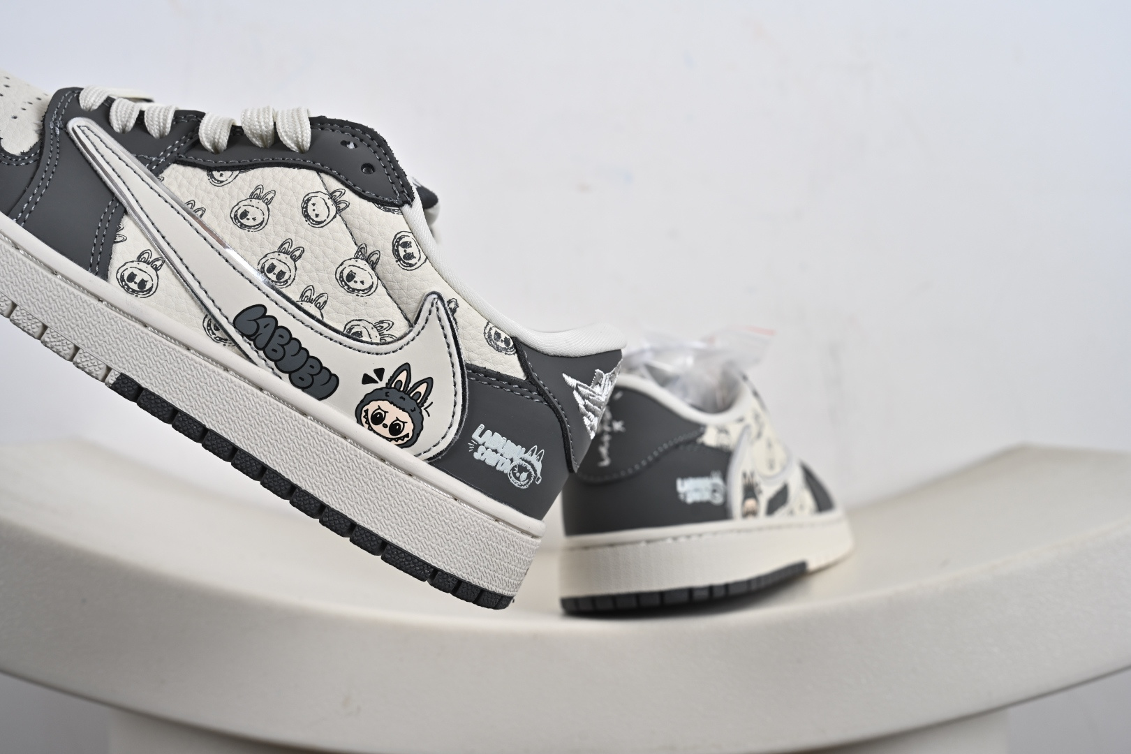 260 定制版 Air Jordan 1 x Travis Scott AJ1倒勾 乔一倒钩 ‘DIY’定制 耐克 低帮文化篮球鞋 LD2028-055