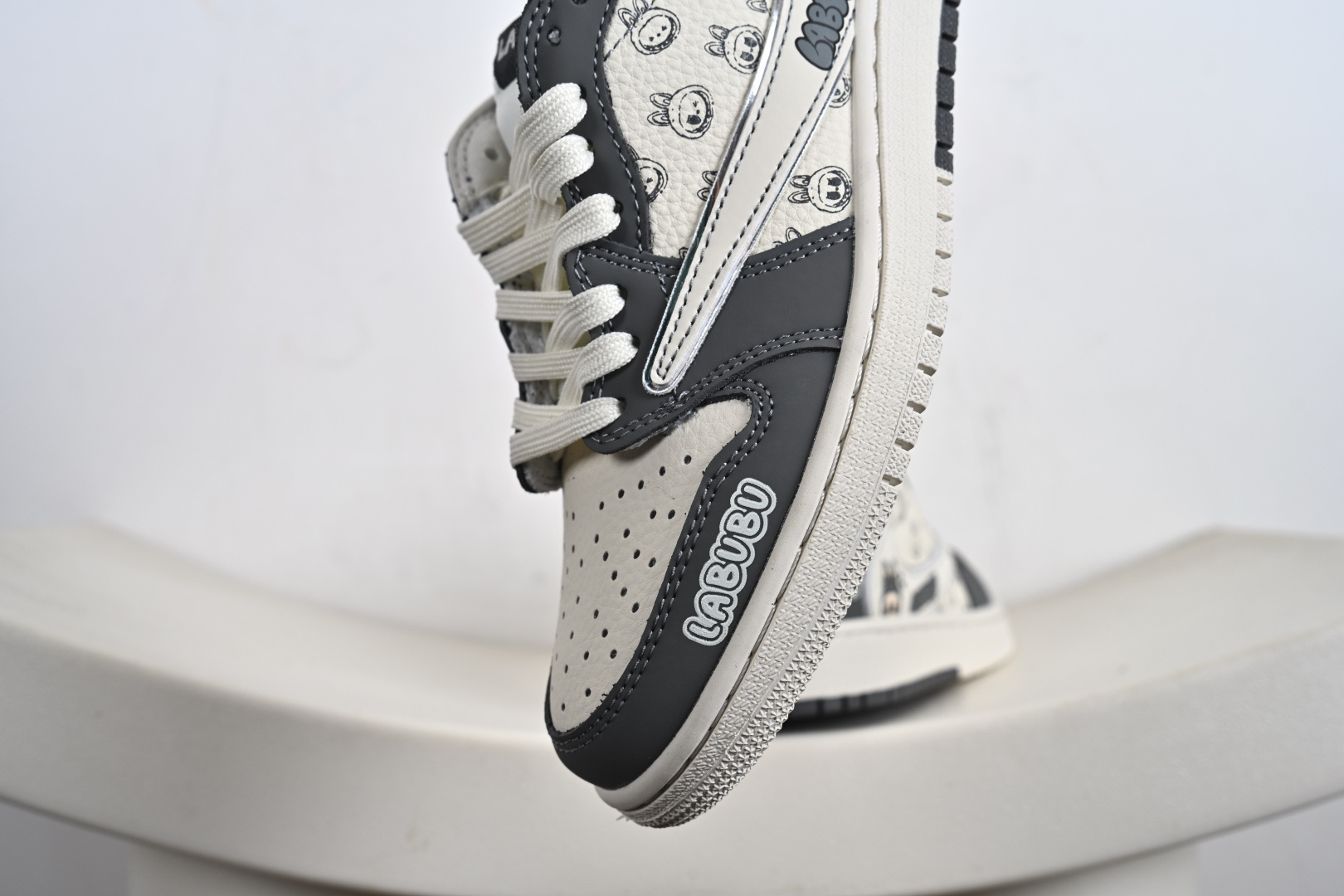 260 定制版 Air Jordan 1 x Travis Scott AJ1倒勾 乔一倒钩 ‘DIY’定制 耐克 低帮文化篮球鞋 LD2028-055