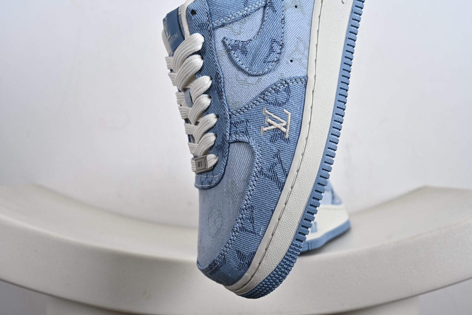 240 定制版 Nike Air Force 1'07 Low LV联名 浅蓝 空军一号低帮休闲板鞋 YF9511-823