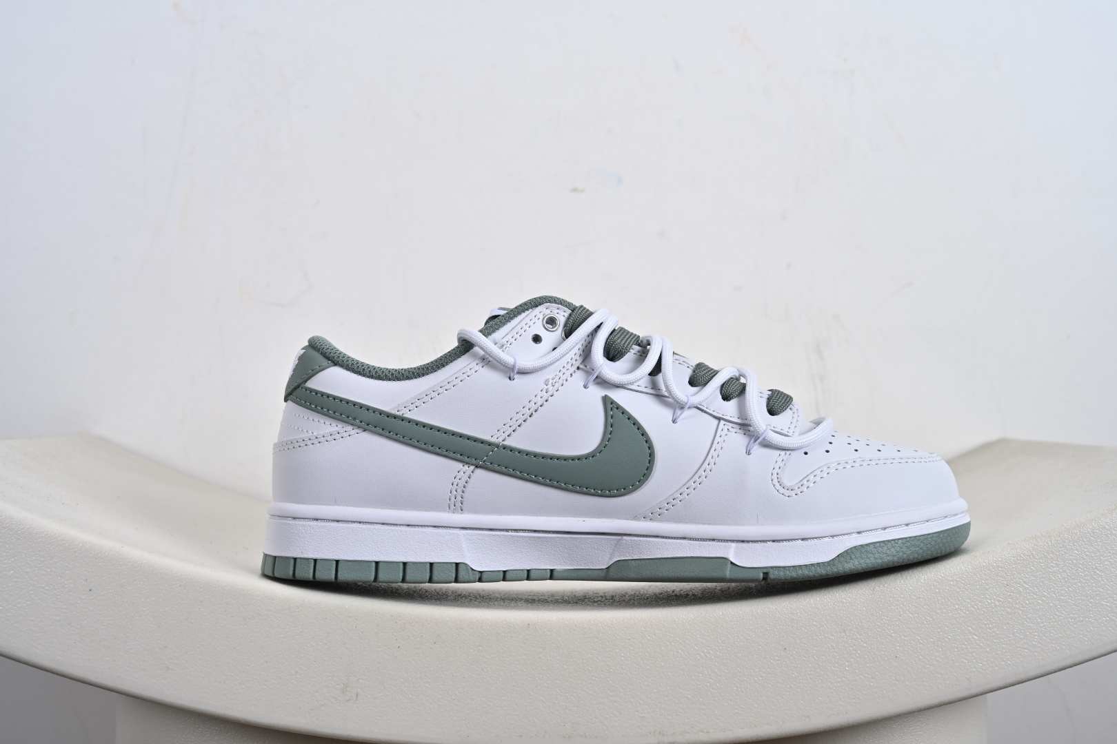 240 Dunk Low Retro 联名款 低帮休闲运动板鞋 WG0528-102