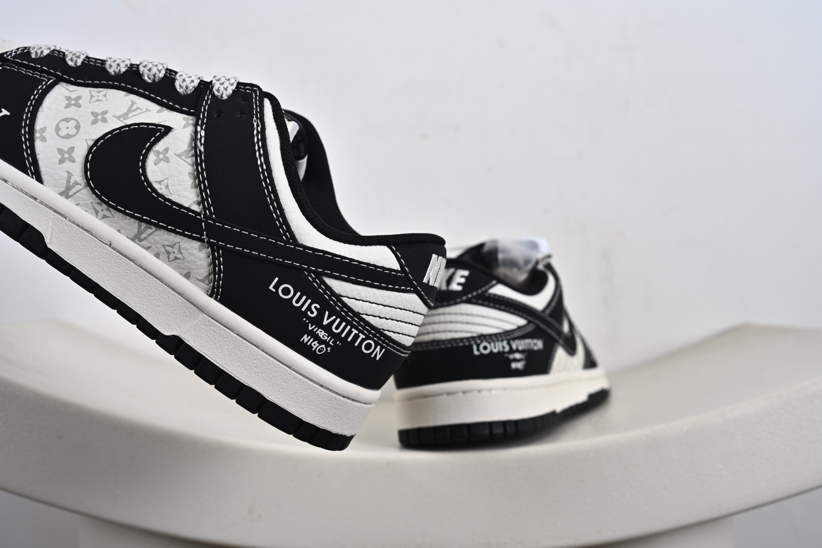 260 定制版 NK SB Dunk Low“联名——黑白印花” 周年高端定制 低帮休闲板鞋 CS1688-111