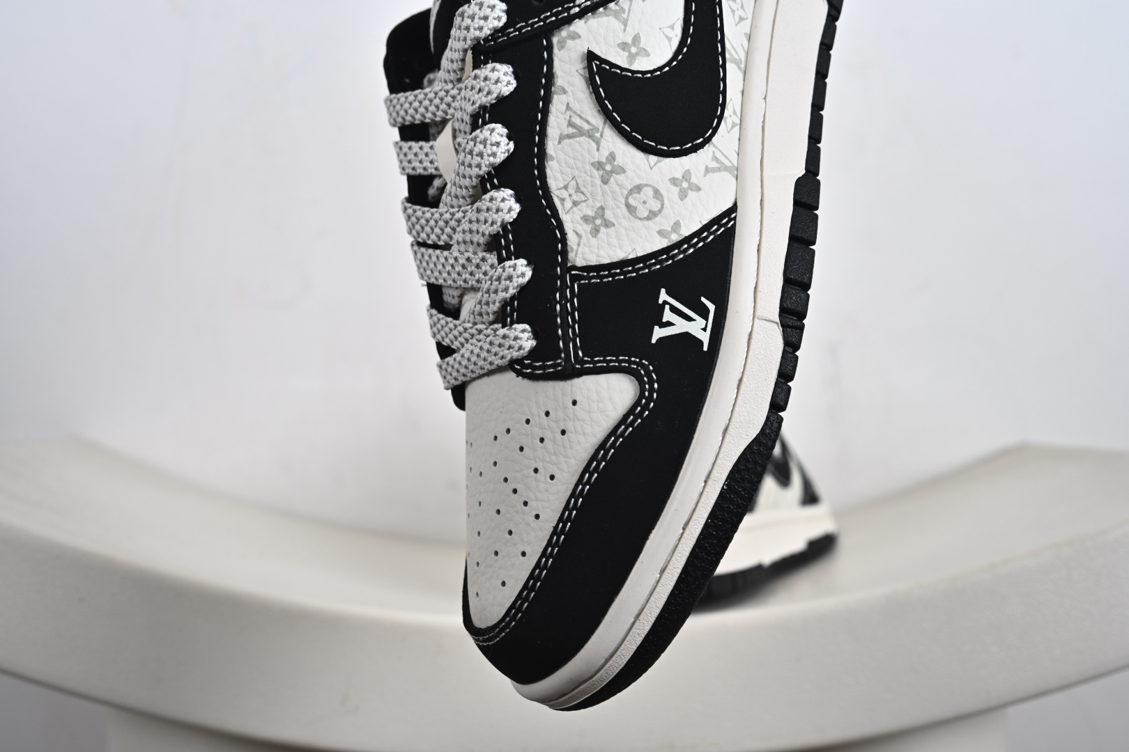 260 定制版 NK SB Dunk Low“联名——黑白印花” 周年高端定制 低帮休闲板鞋 CS1688-111