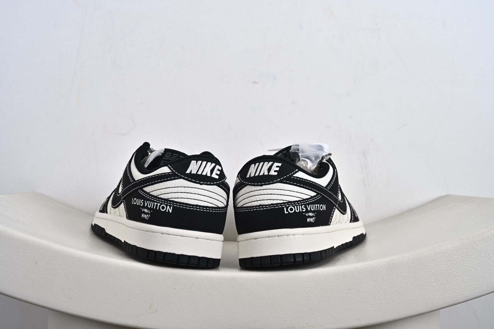 260 定制版 NK SB Dunk Low“联名——黑白印花” 周年高端定制 低帮休闲板鞋 CS1688-111