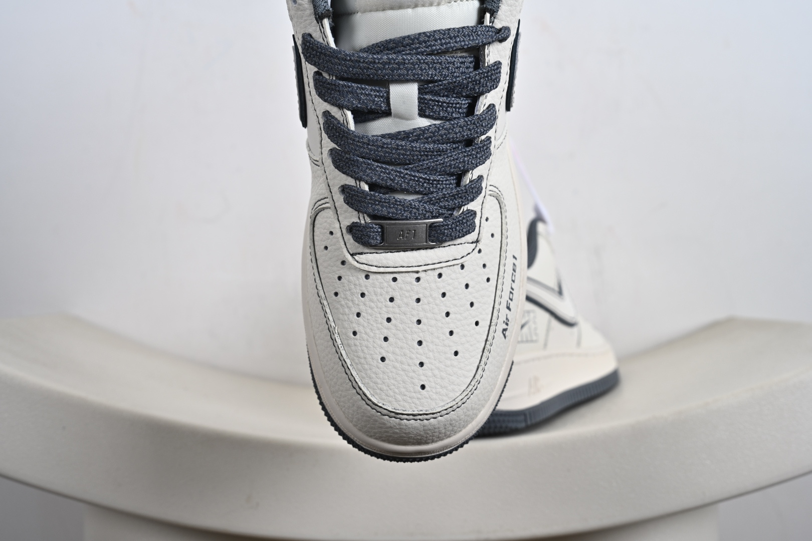 NIke Air Force 1 '07 Low “NIKE——米深灰兔八哥”空军一号 低帮 运动鞋 休闲鞋 JP8028-014-莆田鞋,莆田鞋货源,高仿鞋,高仿鞋货源,安福档口,莆田高仿鞋,莆田鞋批发,高仿鞋批发,莆田高仿运动鞋,高仿运动鞋,莆田运动鞋 NIke Air Force 1 '07 Low “NIKE——米深灰兔八哥”空军一号 低帮 运动鞋 休闲鞋 JP8028-014