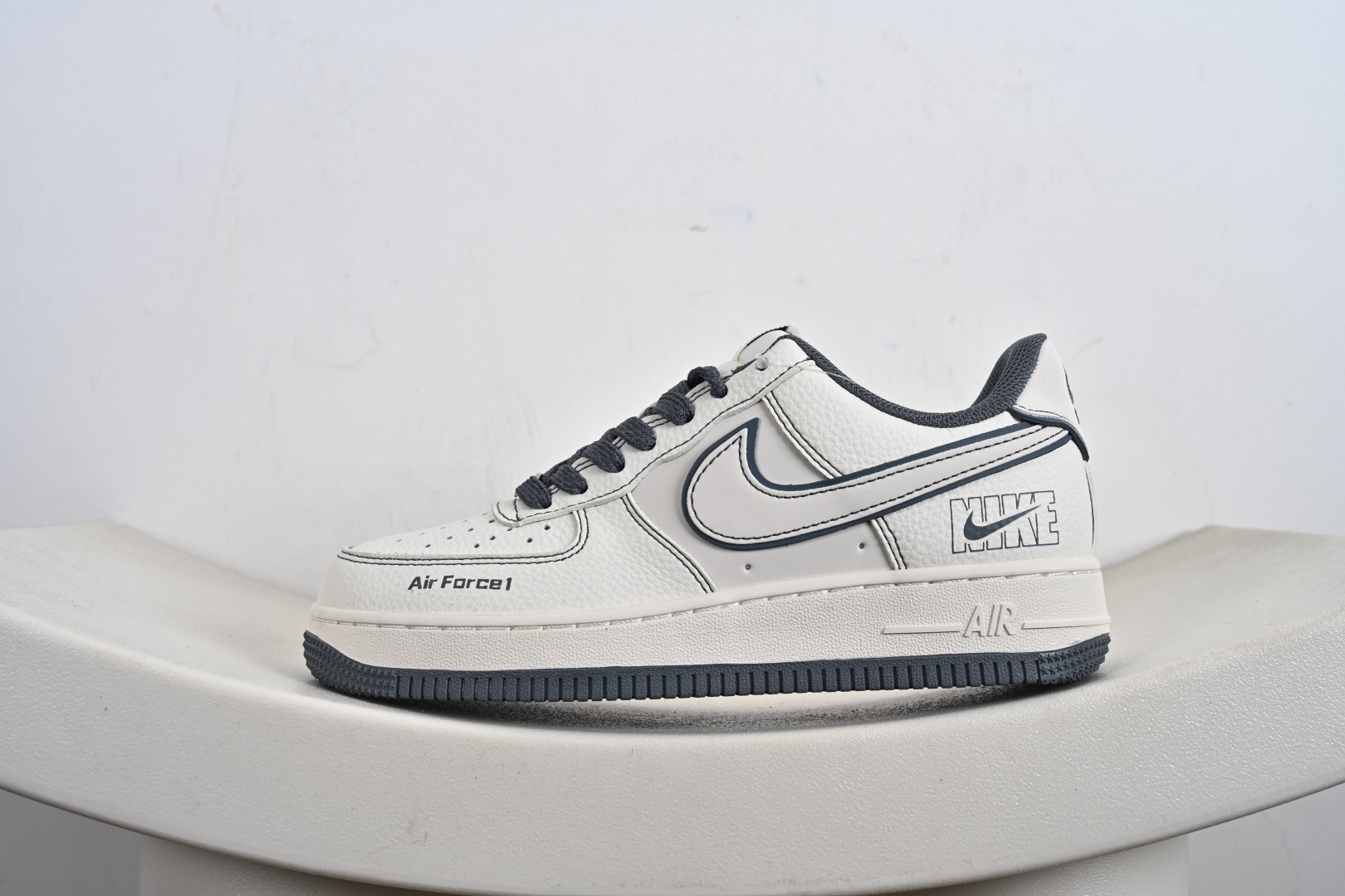 NIke Air Force 1 '07 Low “NIKE——米深灰兔八哥”空军一号 低帮 运动鞋 休闲鞋 JP8028-014-莆田鞋,莆田鞋货源,高仿鞋,高仿鞋货源,安福档口,莆田高仿鞋,莆田鞋批发,高仿鞋批发,莆田高仿运动鞋,高仿运动鞋,莆田运动鞋 NIke Air Force 1 '07 Low “NIKE——米深灰兔八哥”空军一号 低帮 运动鞋 休闲鞋 JP8028-014