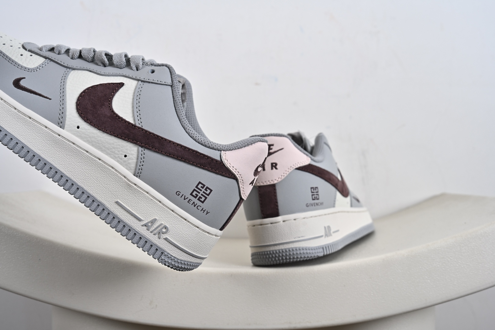 高端定制Nike Air Force 1 '07 Low “纪梵希联名---米白灰红猪八钩 ” 高端定制 低帮休闲板鞋 KX2532-505